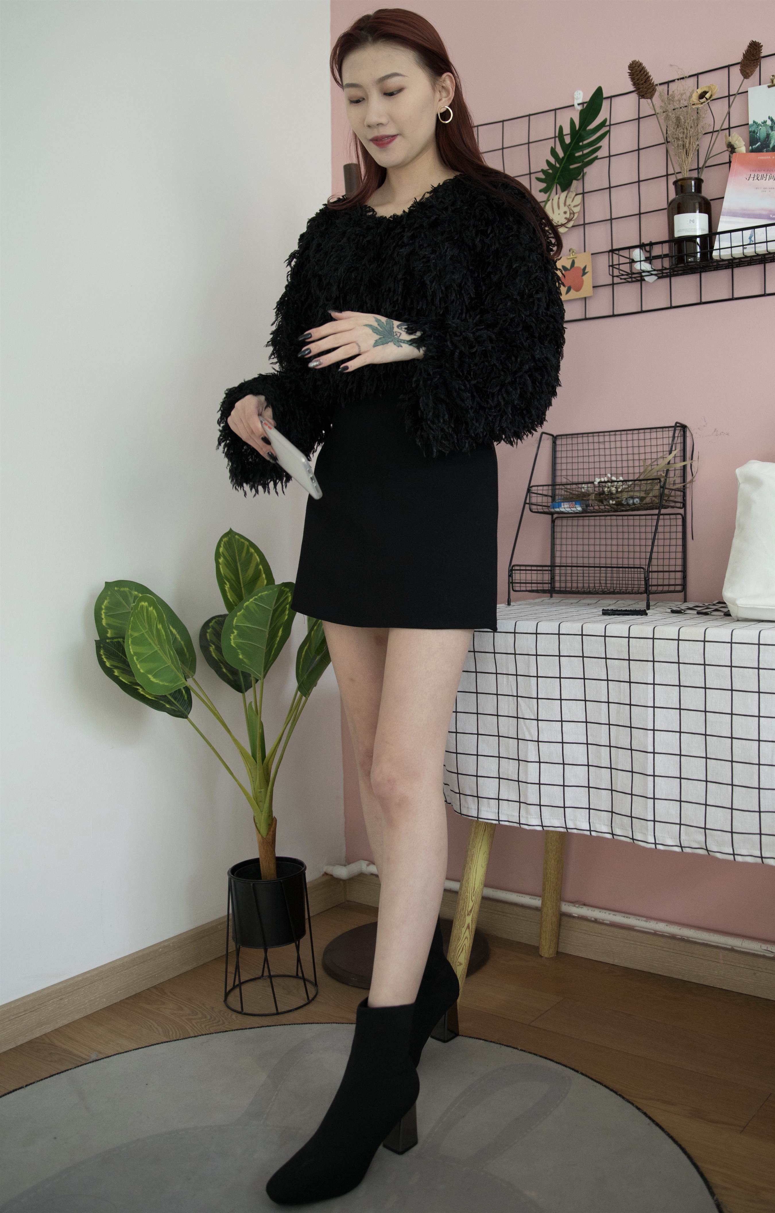 《长腿の短靴高跟棉袜脚【花絮1个网盘下载】》作品图