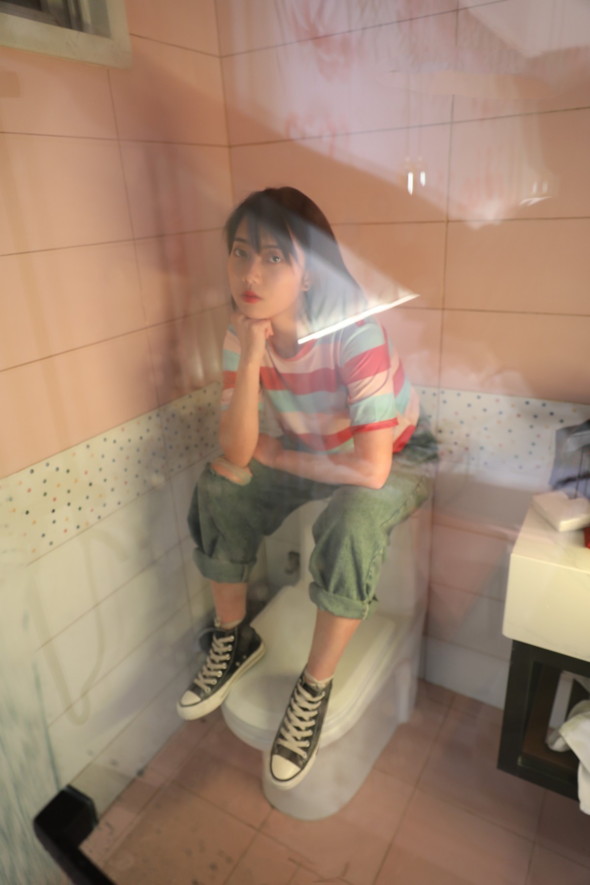 《旅馆嫩足玩棉袜》作品图