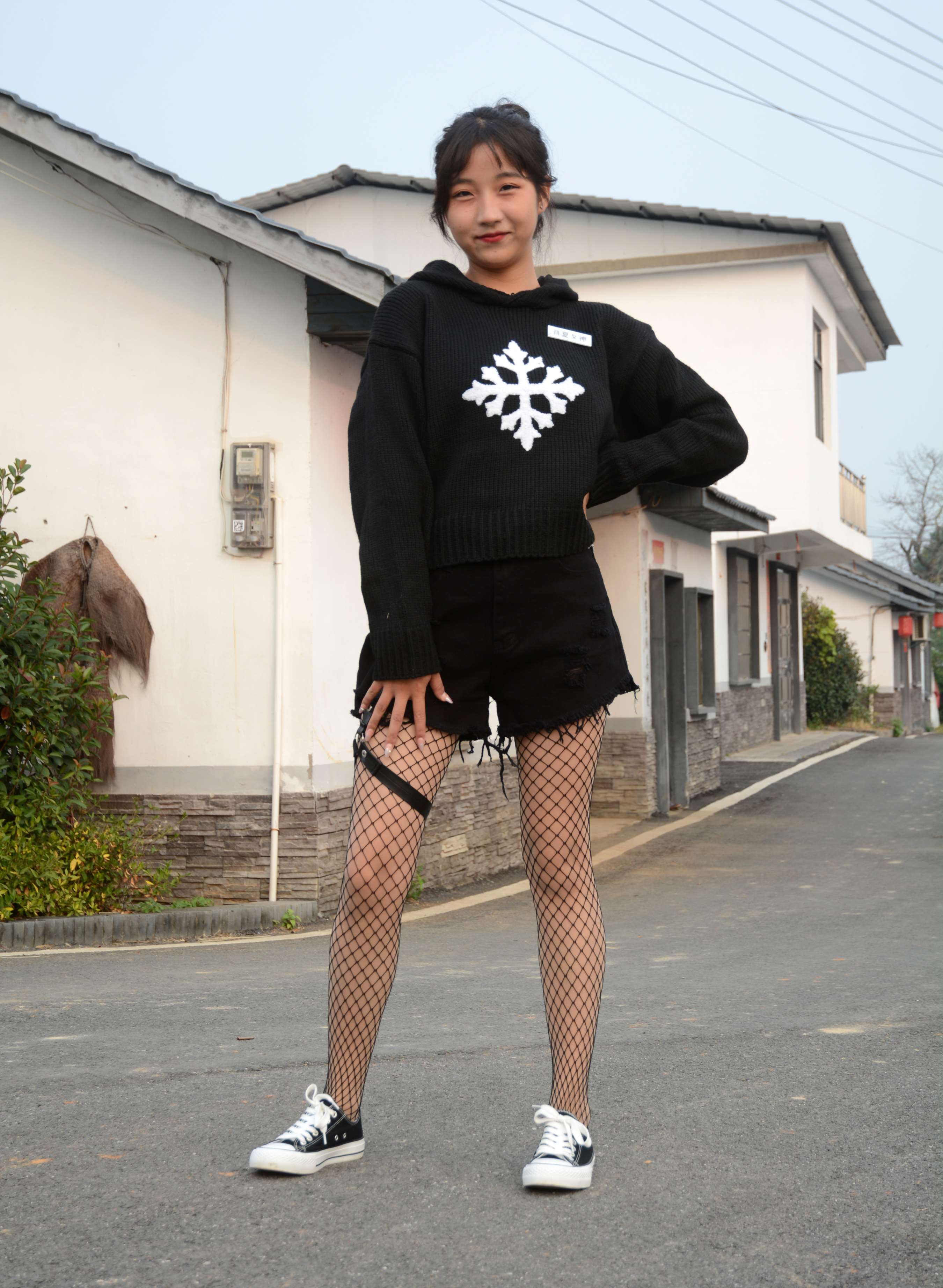 《点点 时尚村姑》作品图