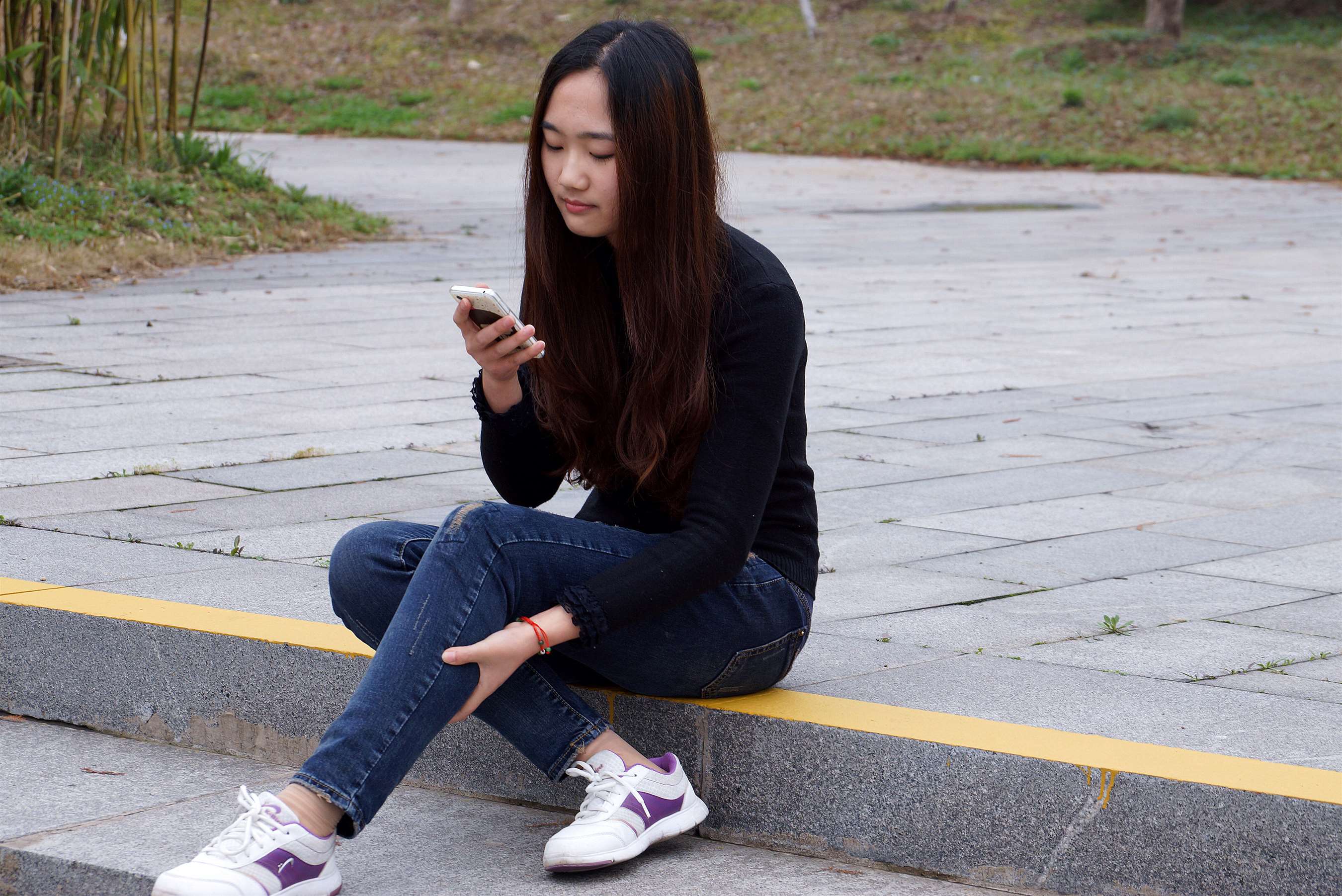 《牛仔运动鞋の丝足》作品图