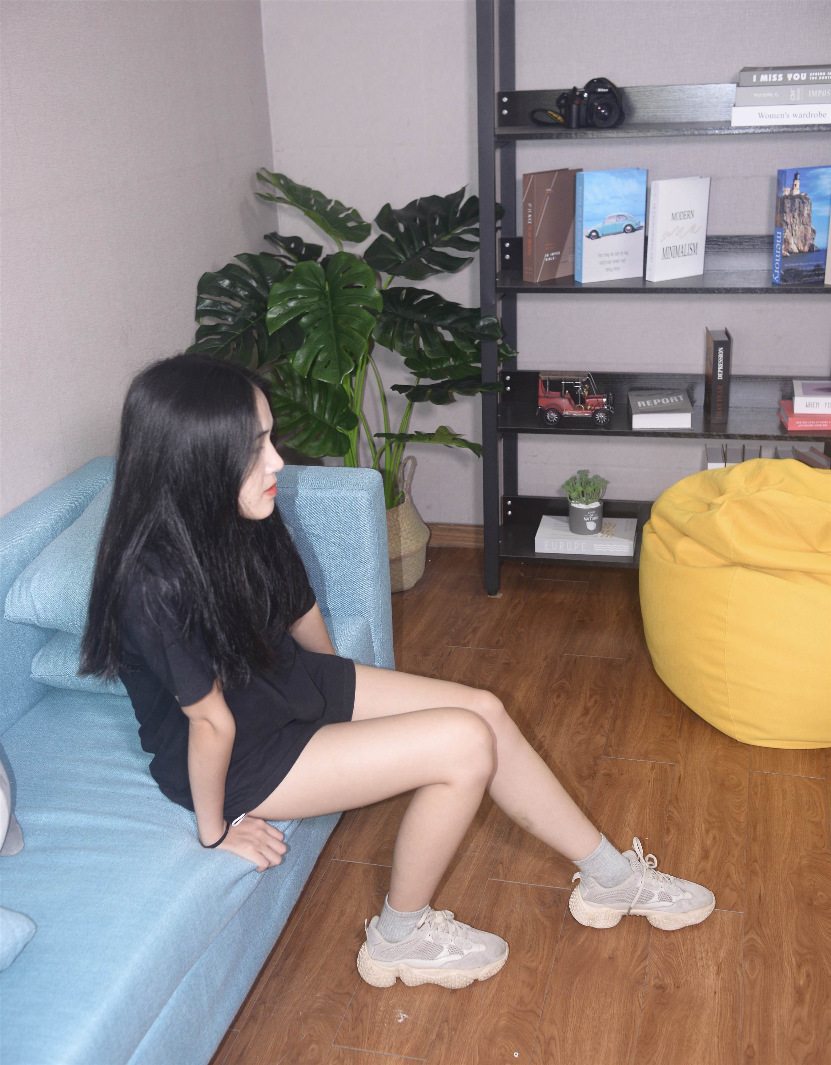 《运动鞋の棉袜脚丫》作品图