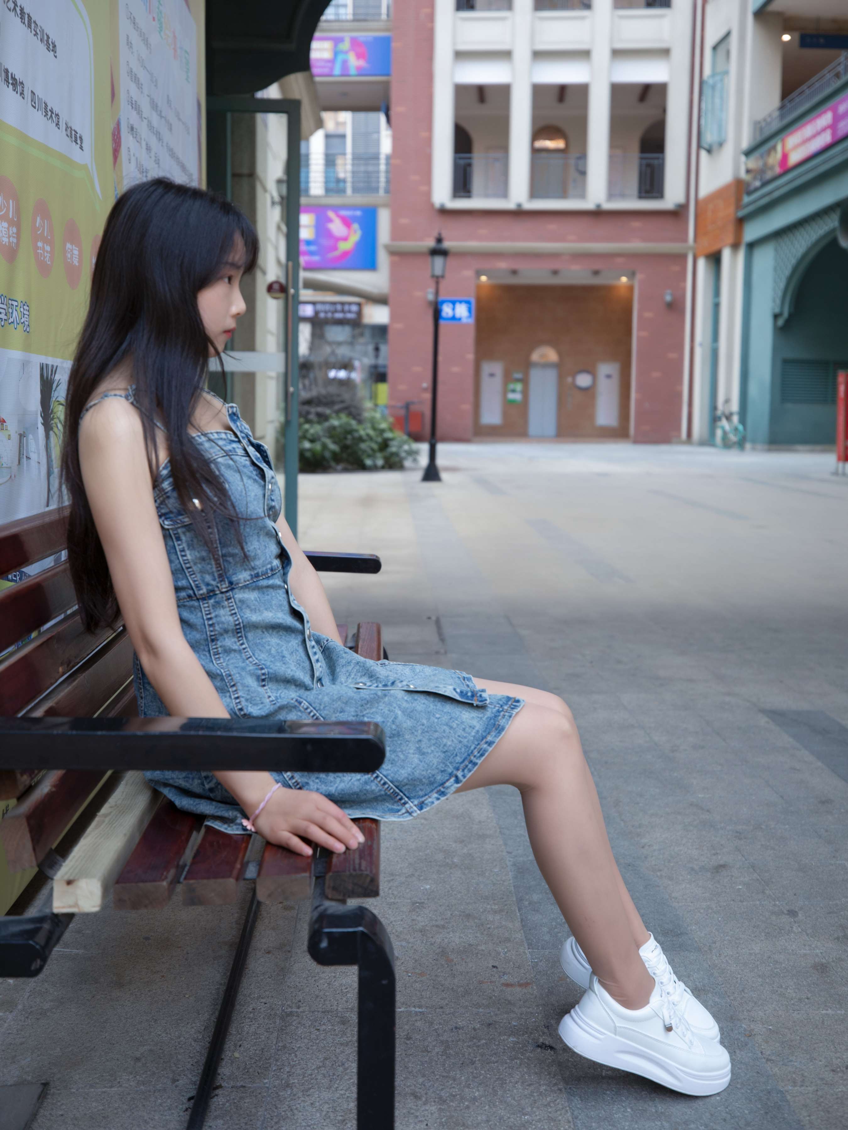 《小师妹牛仔裙の小白鞋》作品图