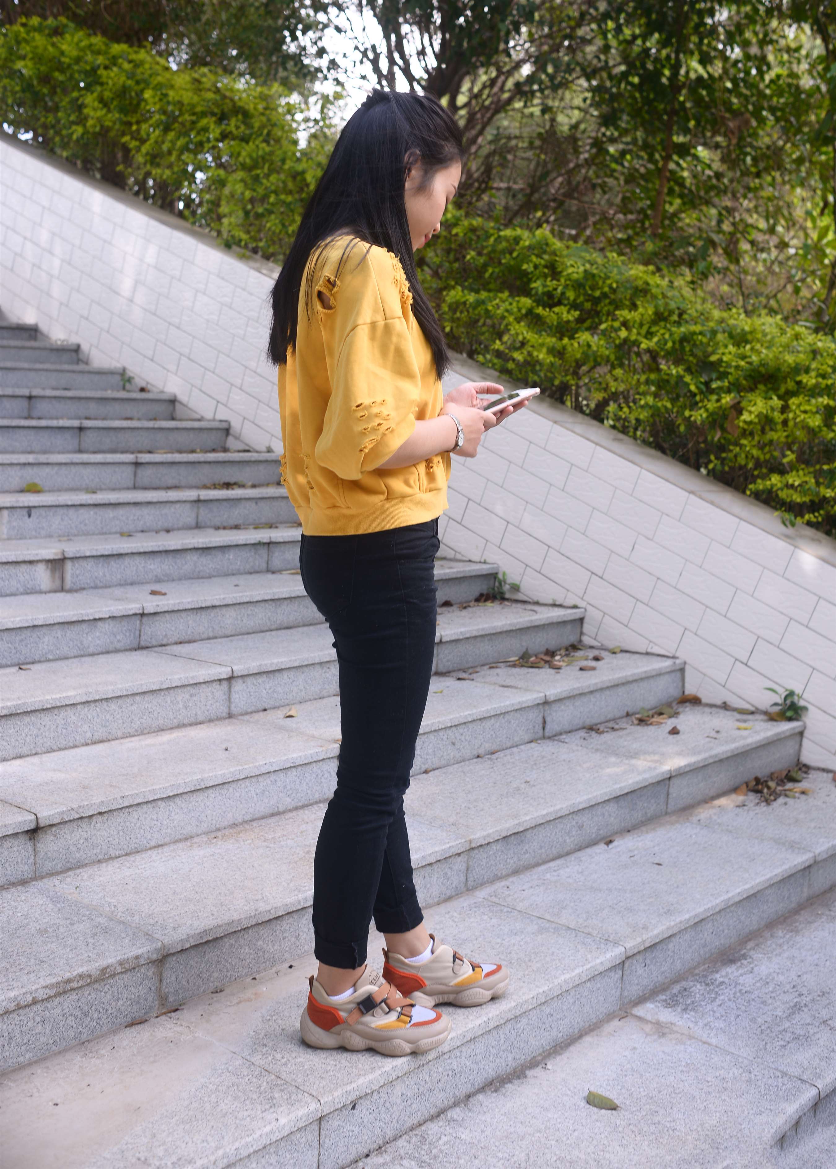 《芊芊小姐姐 草木对光阴的钟情》作品图