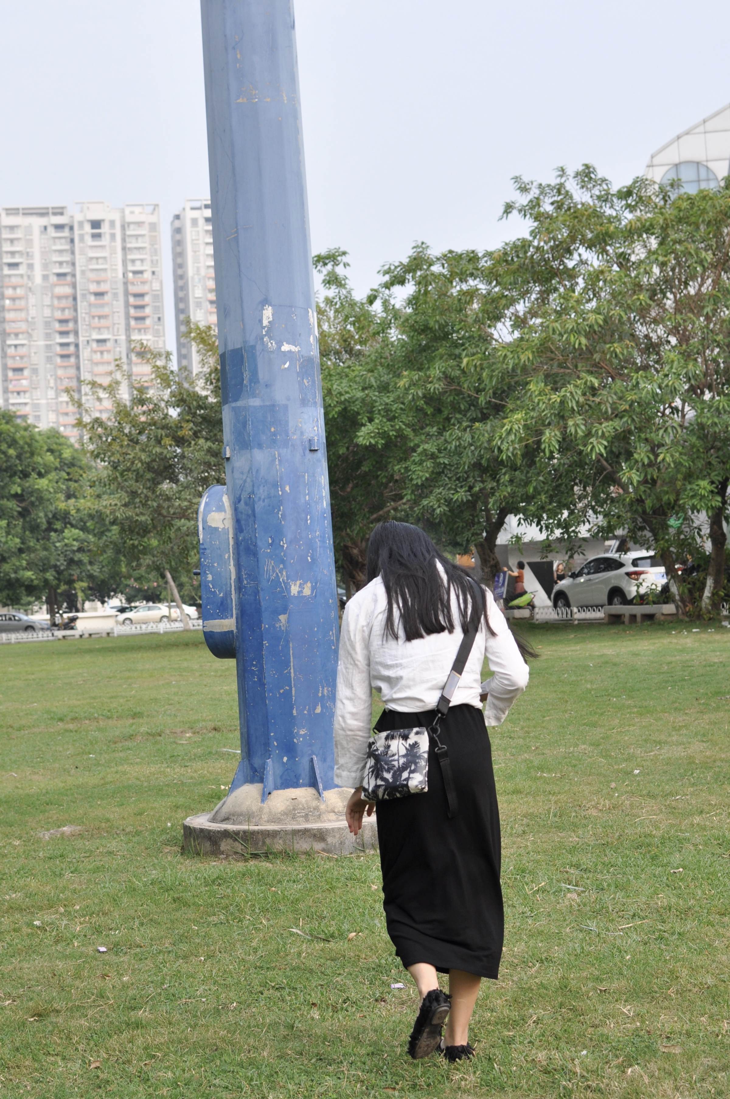 《石椅上的船袜脚+视频1个》作品图