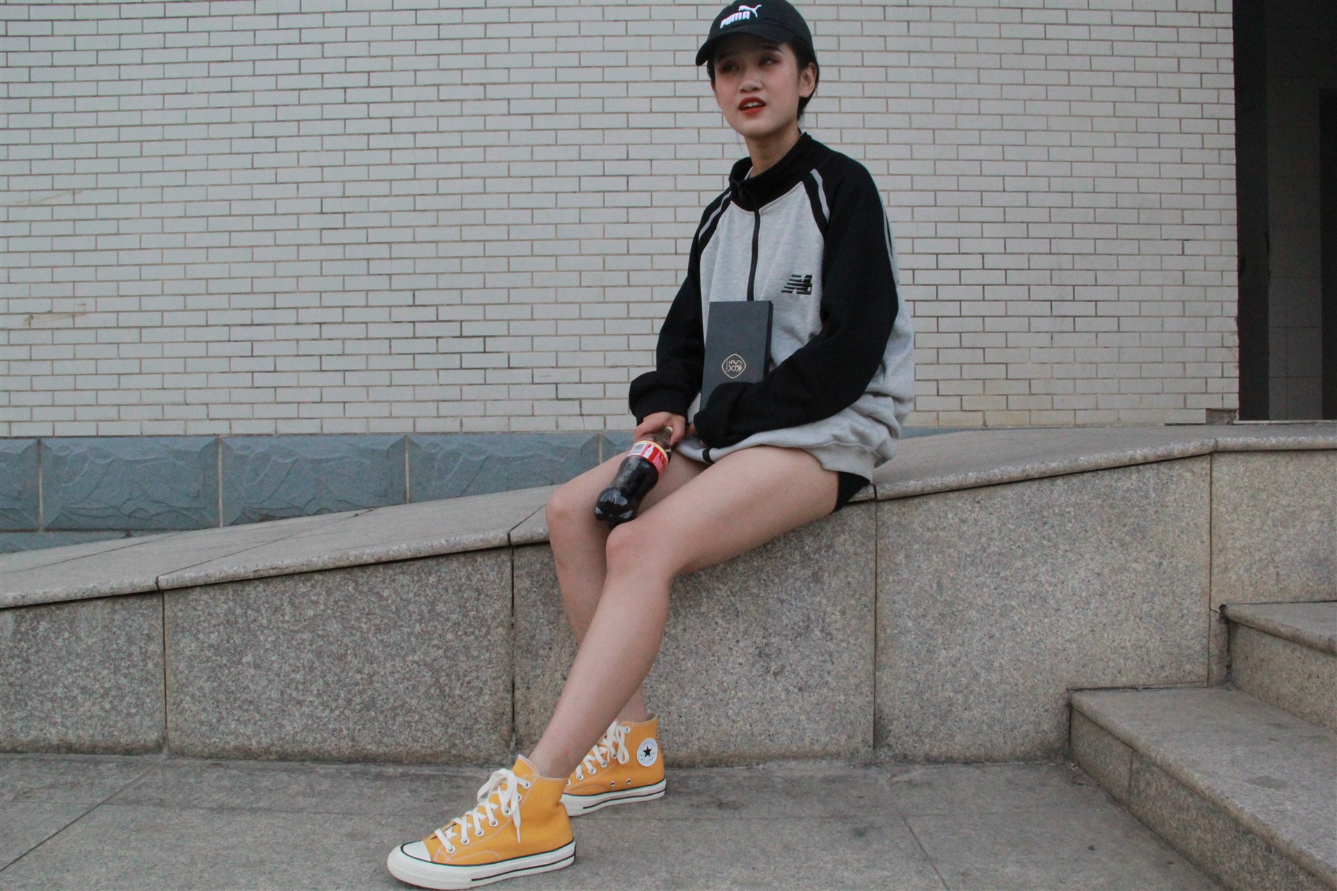 《校园学妹多套袜子互换+5个视频》作品图