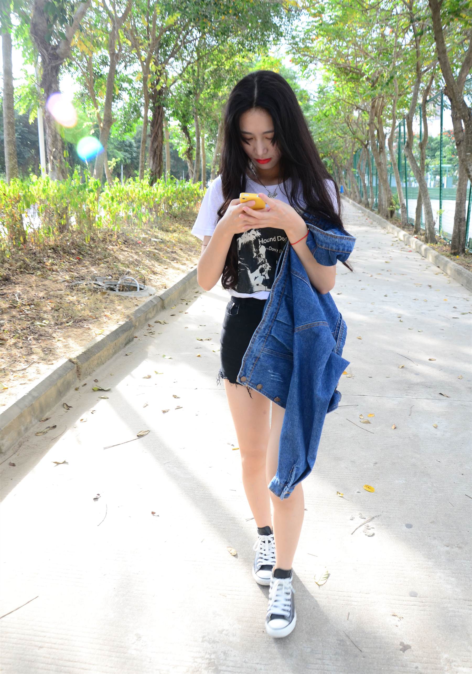 《校园帆布鞋の白锦袜》作品图