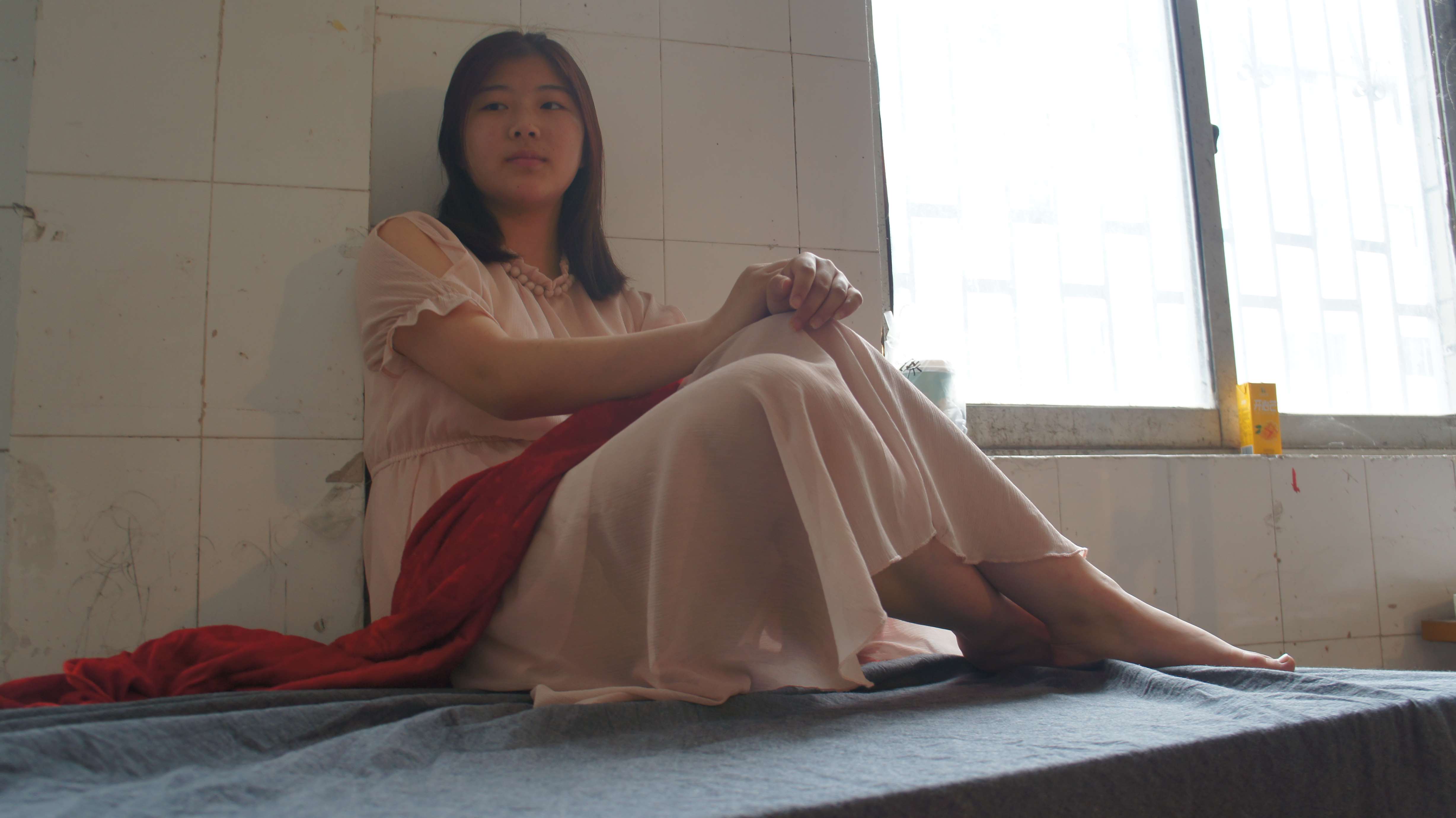 《有的肉感的少女裸足嫩脚丫》作品图