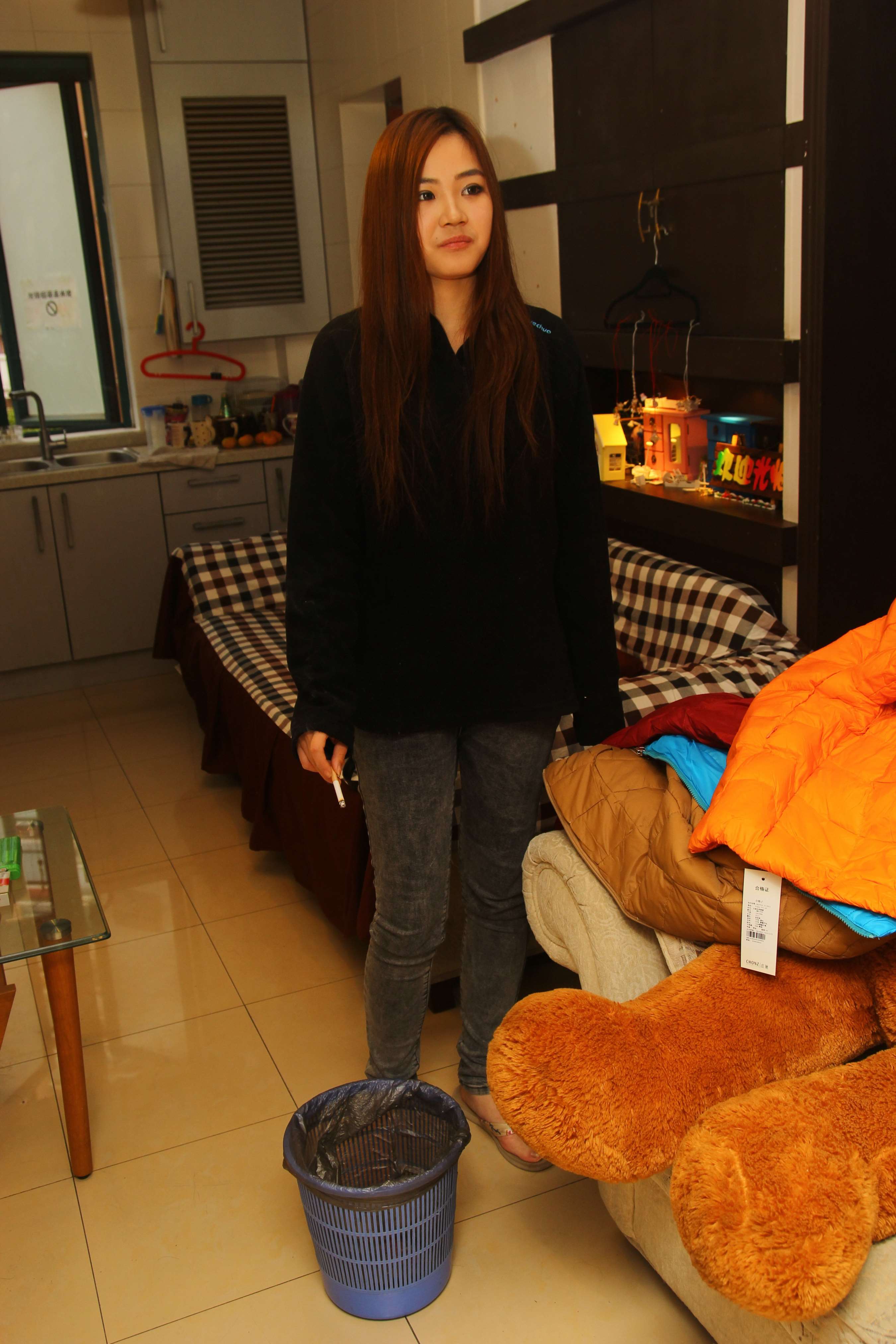 《在客厅里看了这双脚掌，保证你挪不开脚步》作品图