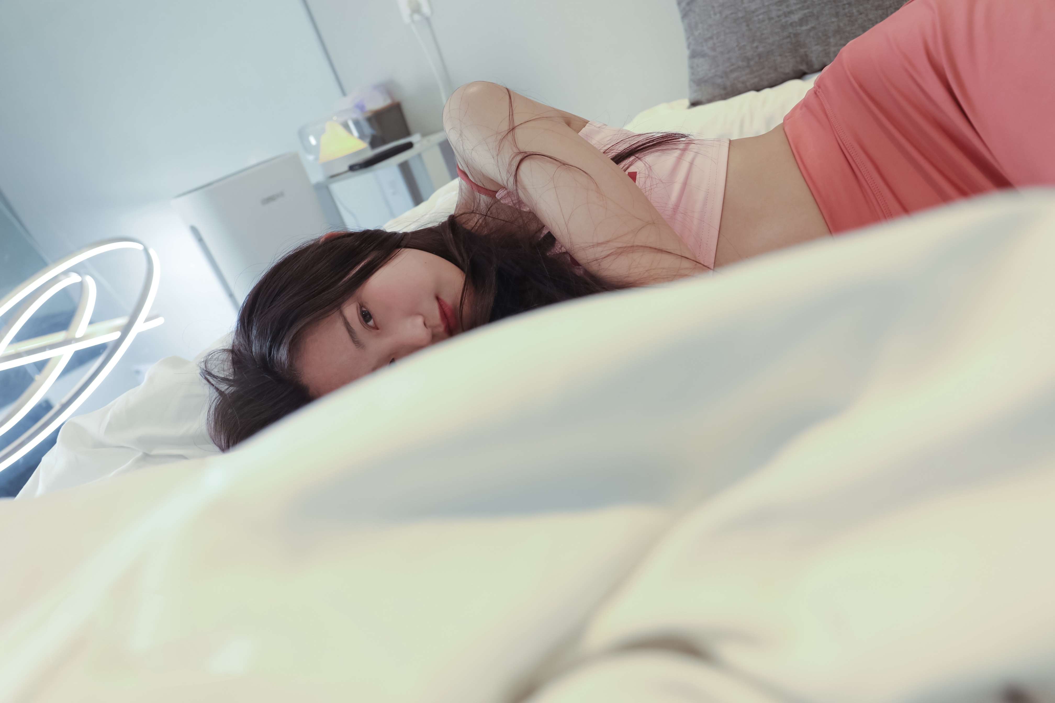 《嫩足上的液体【附带视频1个】》作品图