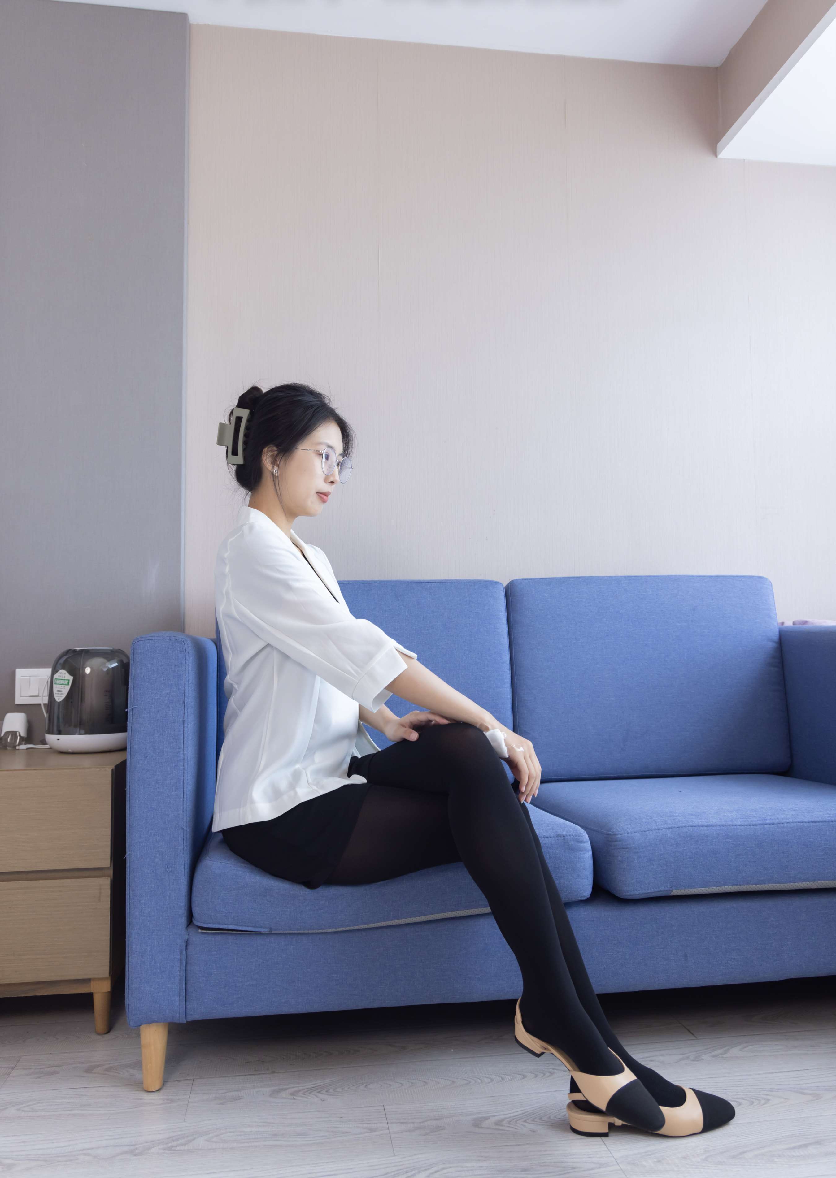 《奶油-两双平底鞋の厚丝脚丫》作品图