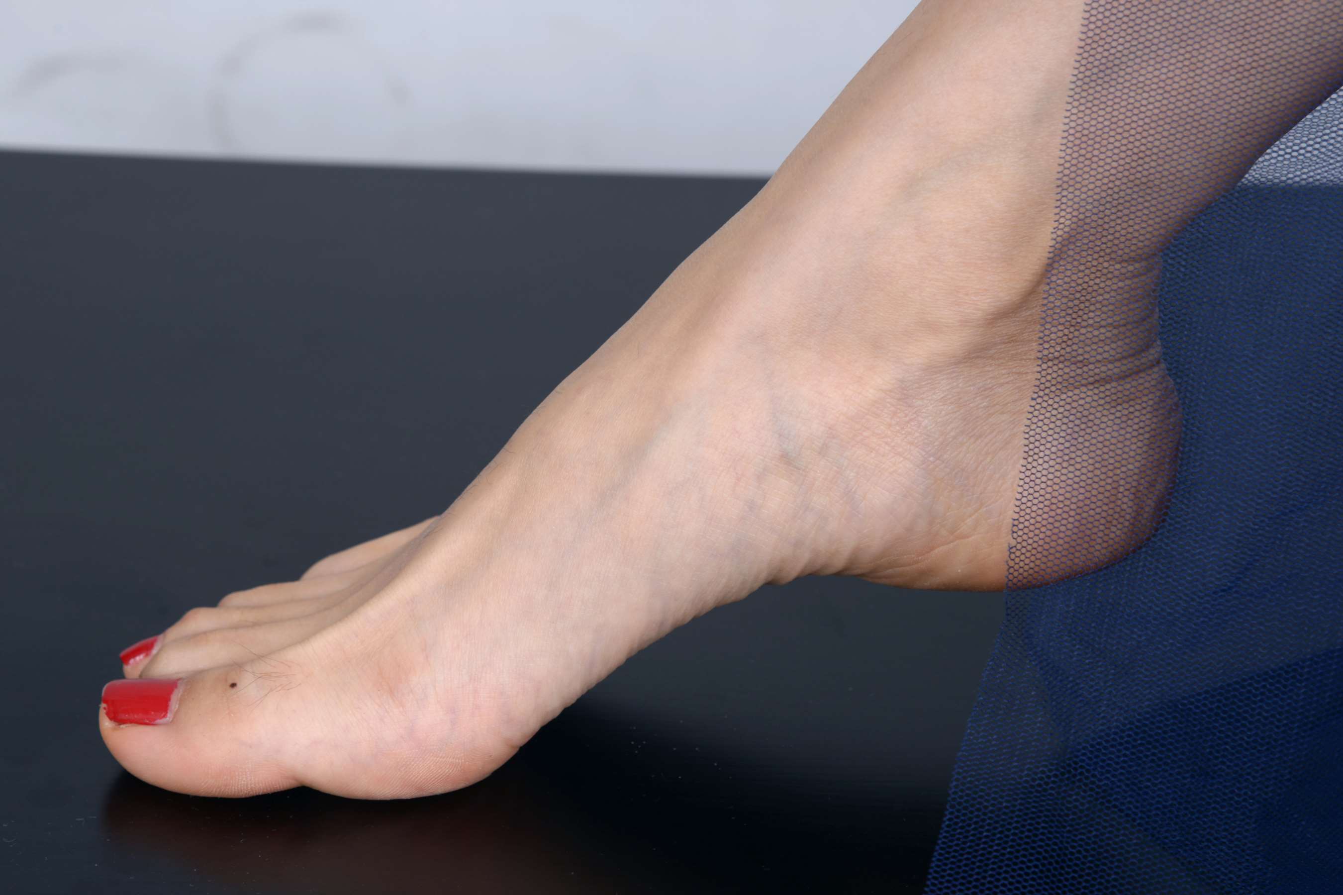 《莉莉的嫩足》作品图