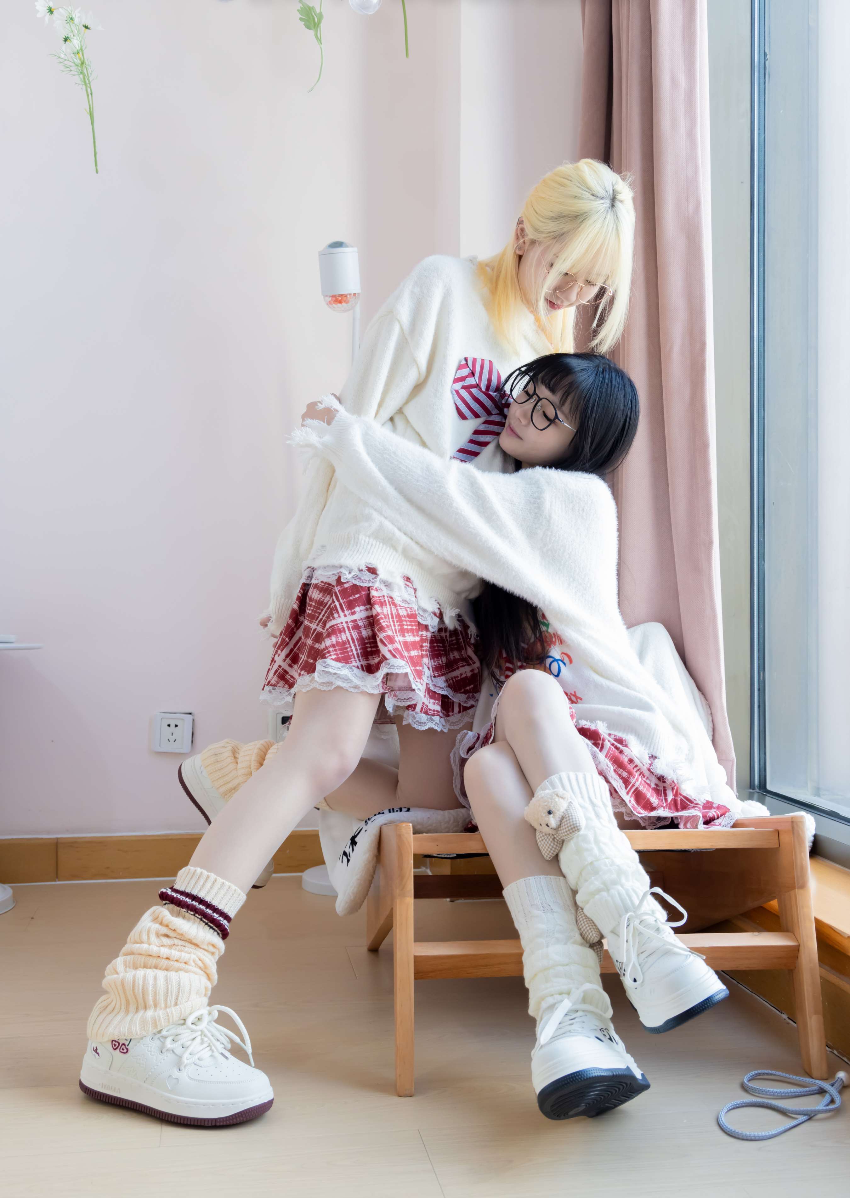 《小甜豆甜甜圈-两双板鞋、油亮肉丝》作品图