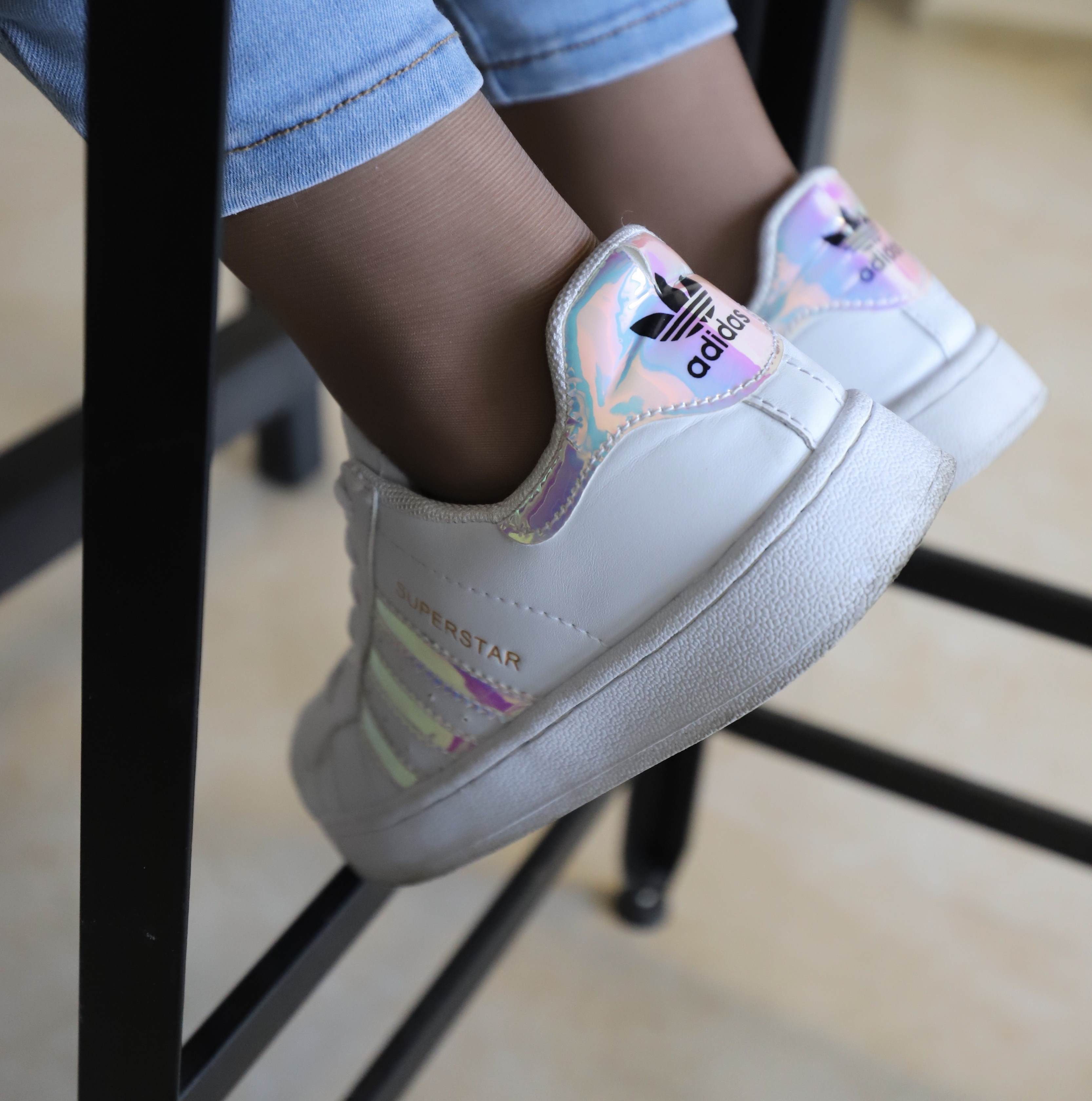 《板鞋の黑丝脚丫》作品图