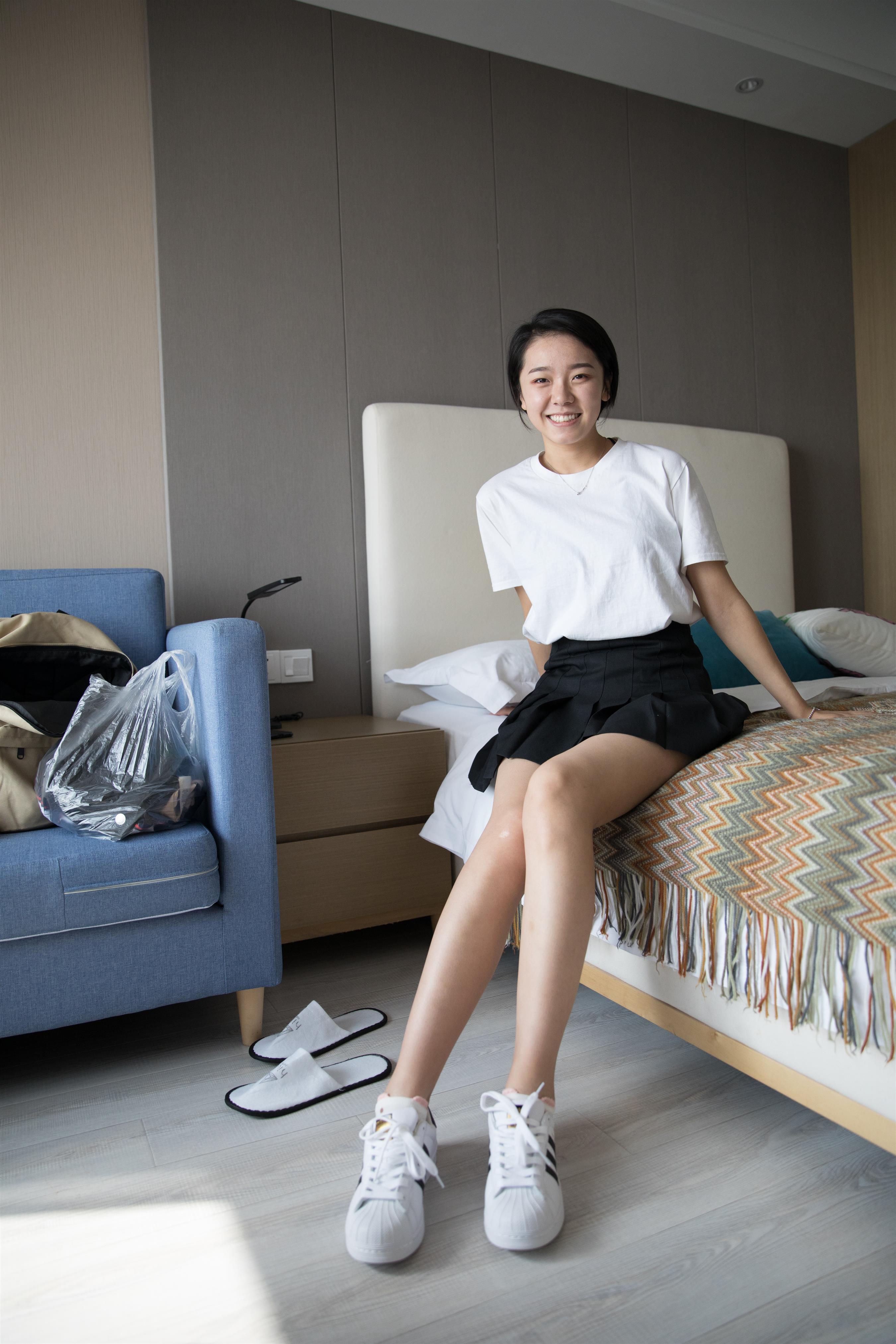 《爱笑的少女の板鞋棉袜脚+视频1个》作品图