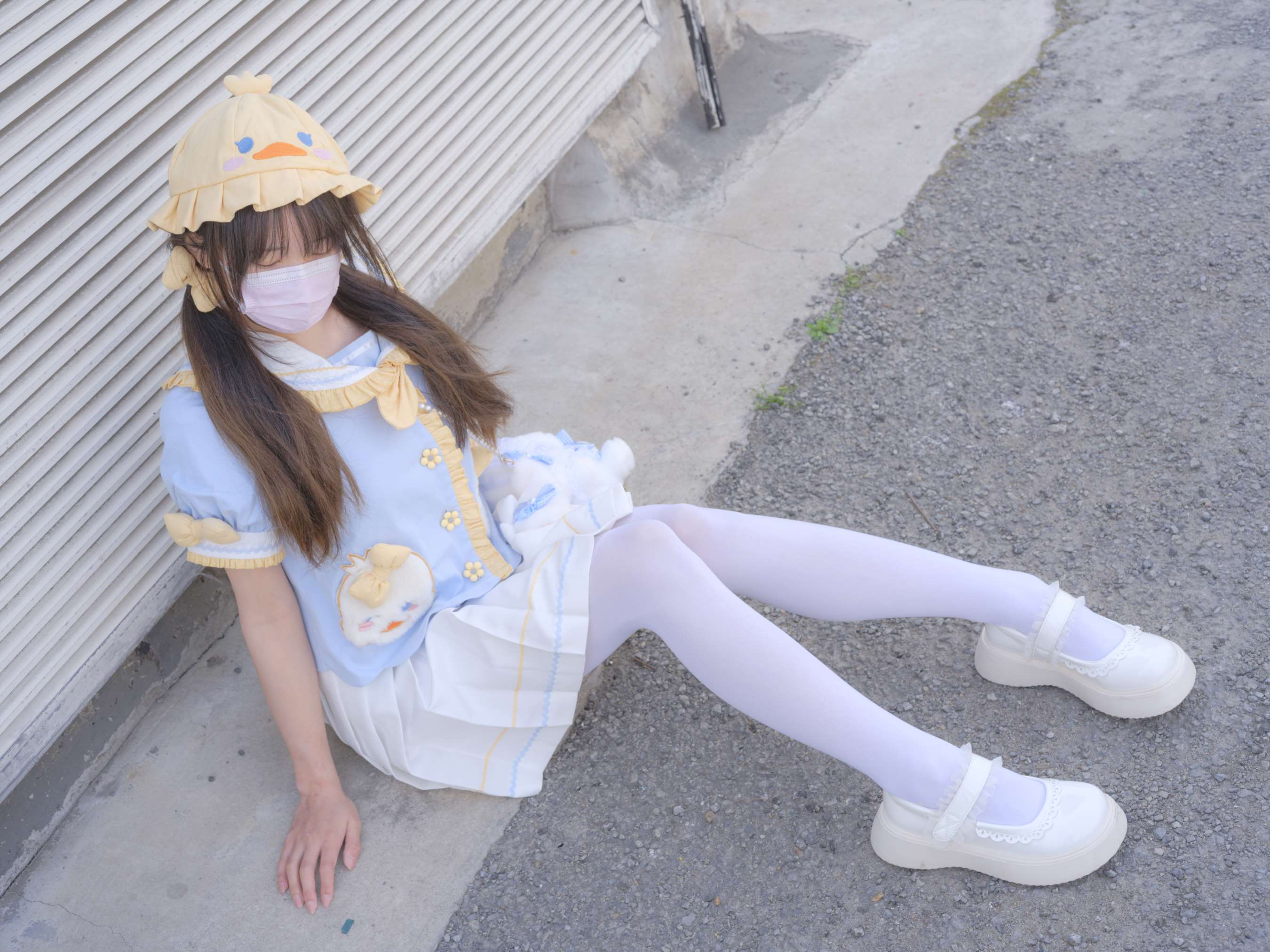 《春雪黄帽の白丝脚丫》作品图