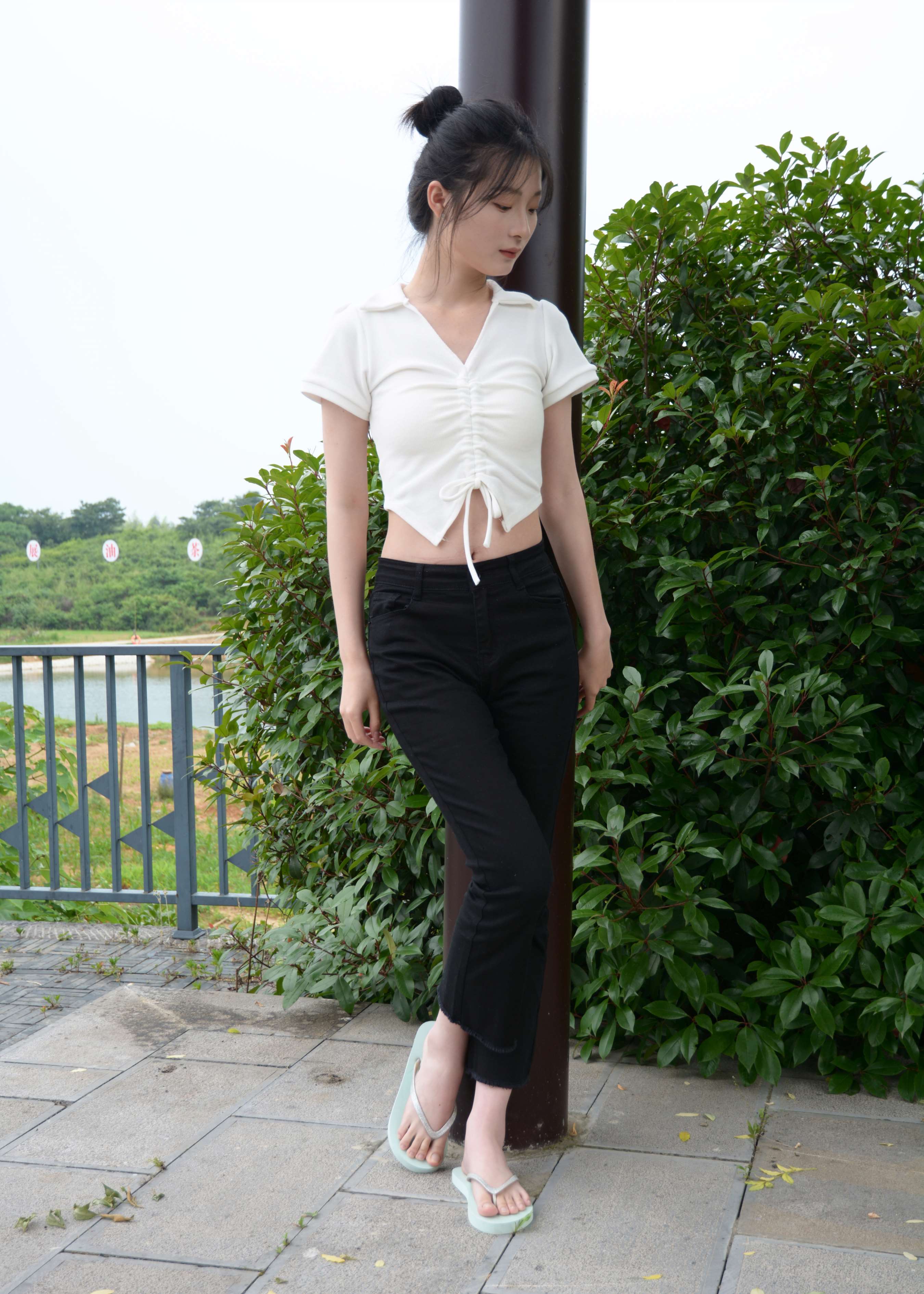 《安妮人字拖の嫩足》作品图