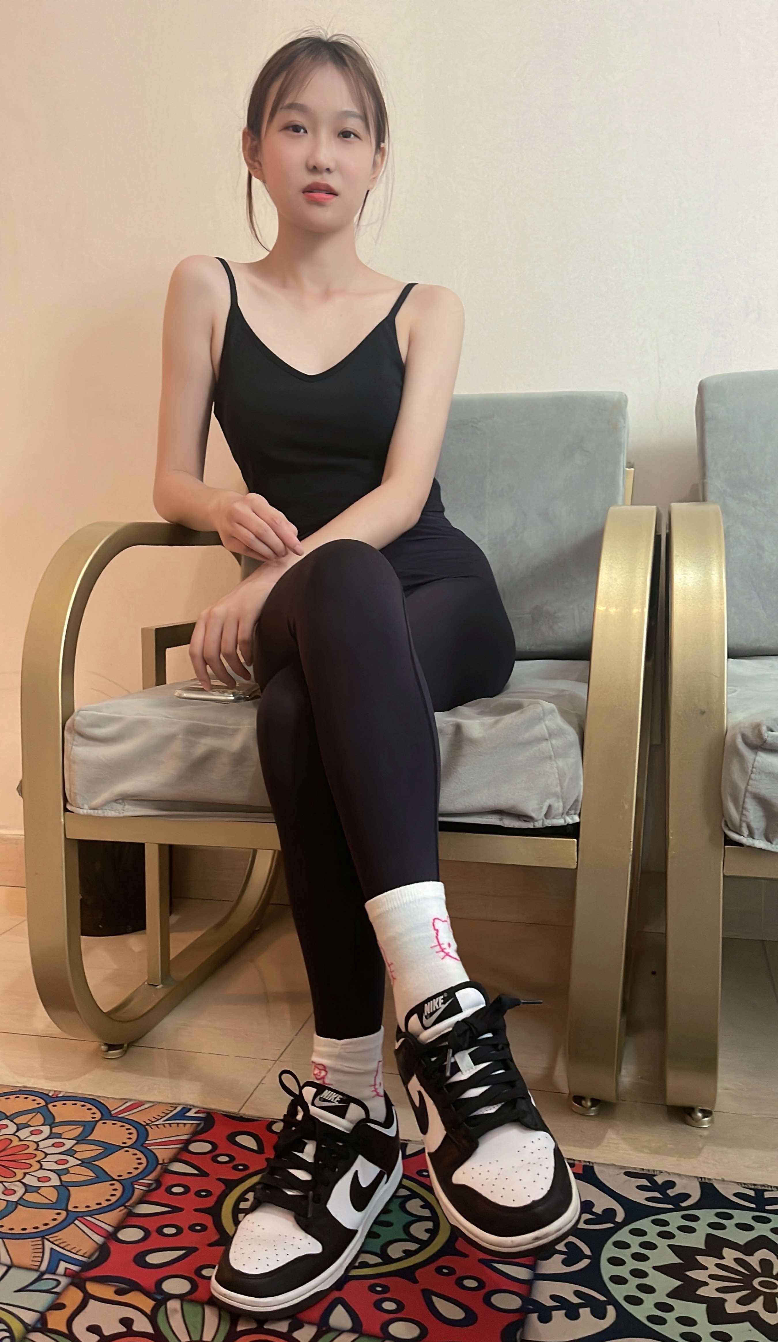 《酒店瑜伽妹子》作品图