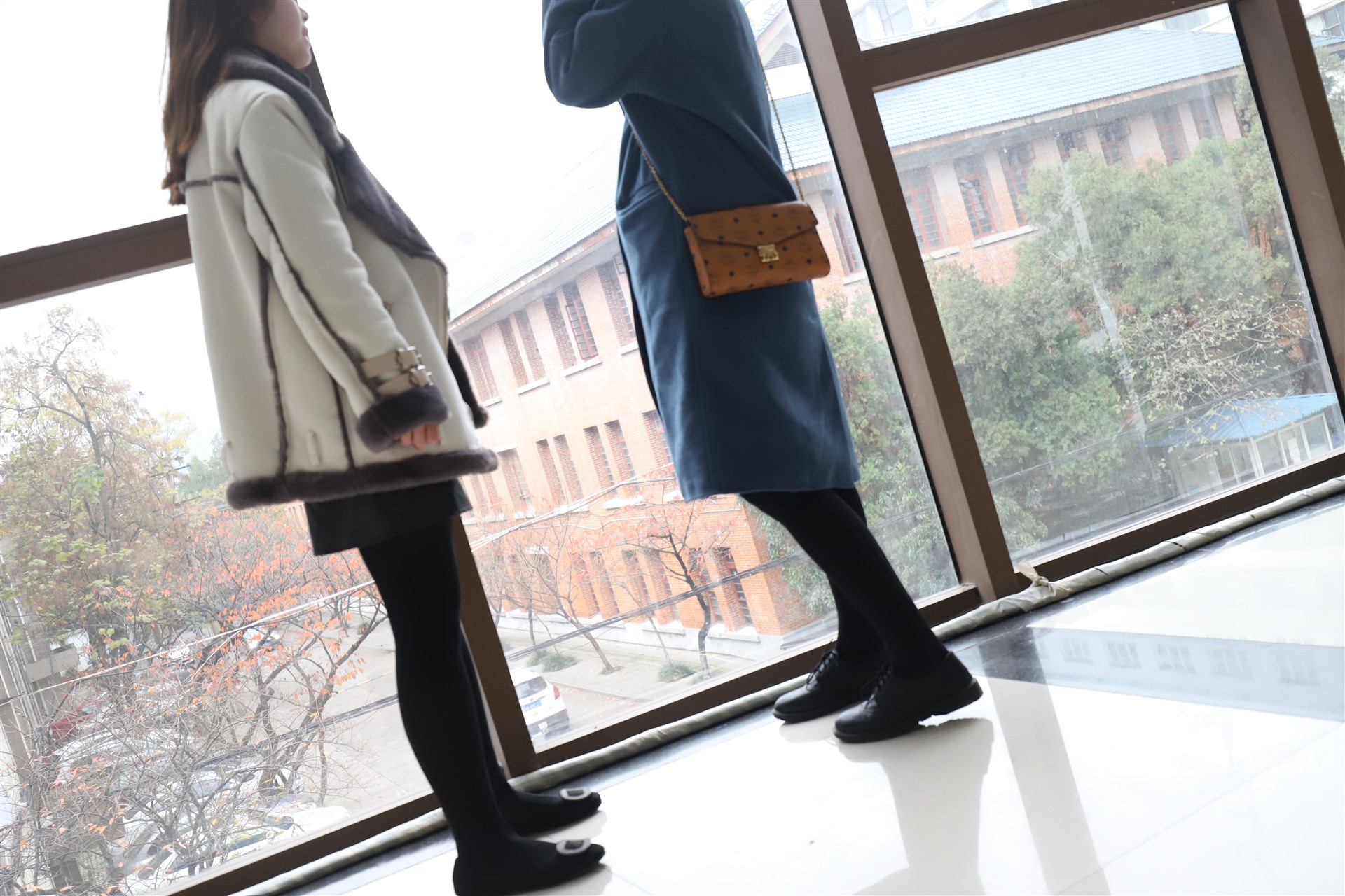 《双人丝袜の裸足脚丫》作品图