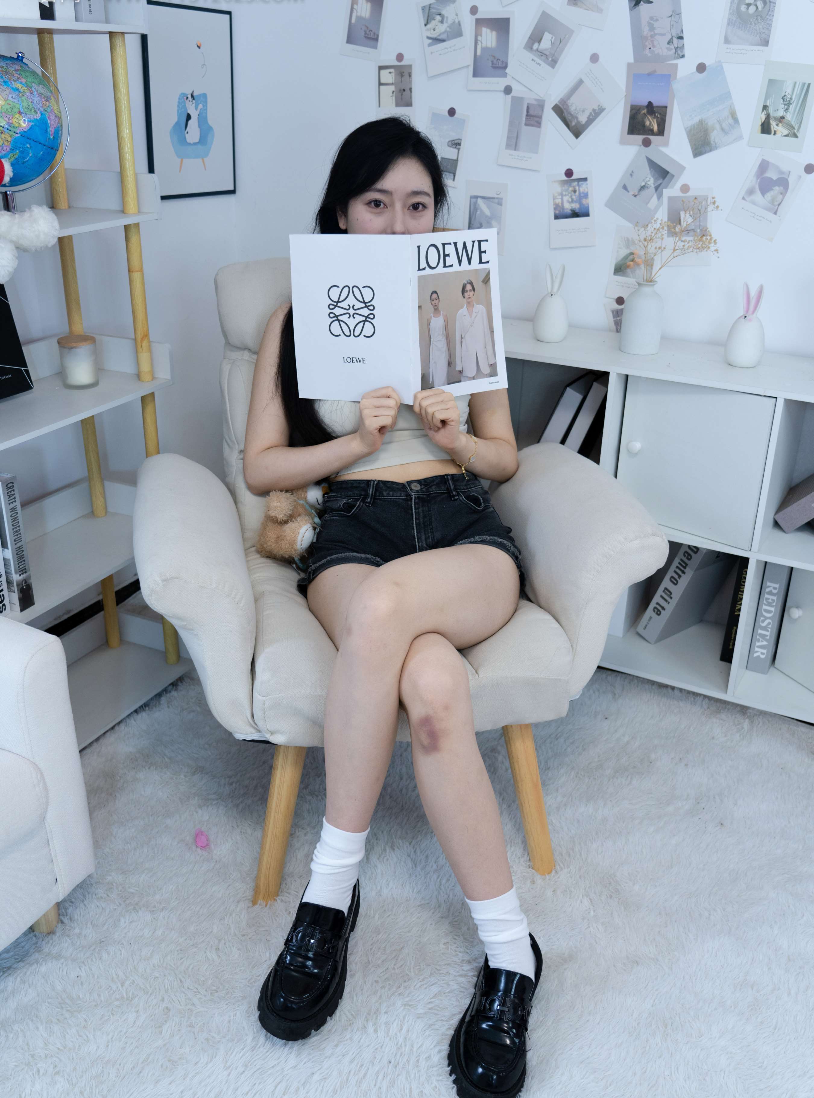 《鱼鱼-皮鞋白棉袜の裸足》作品图