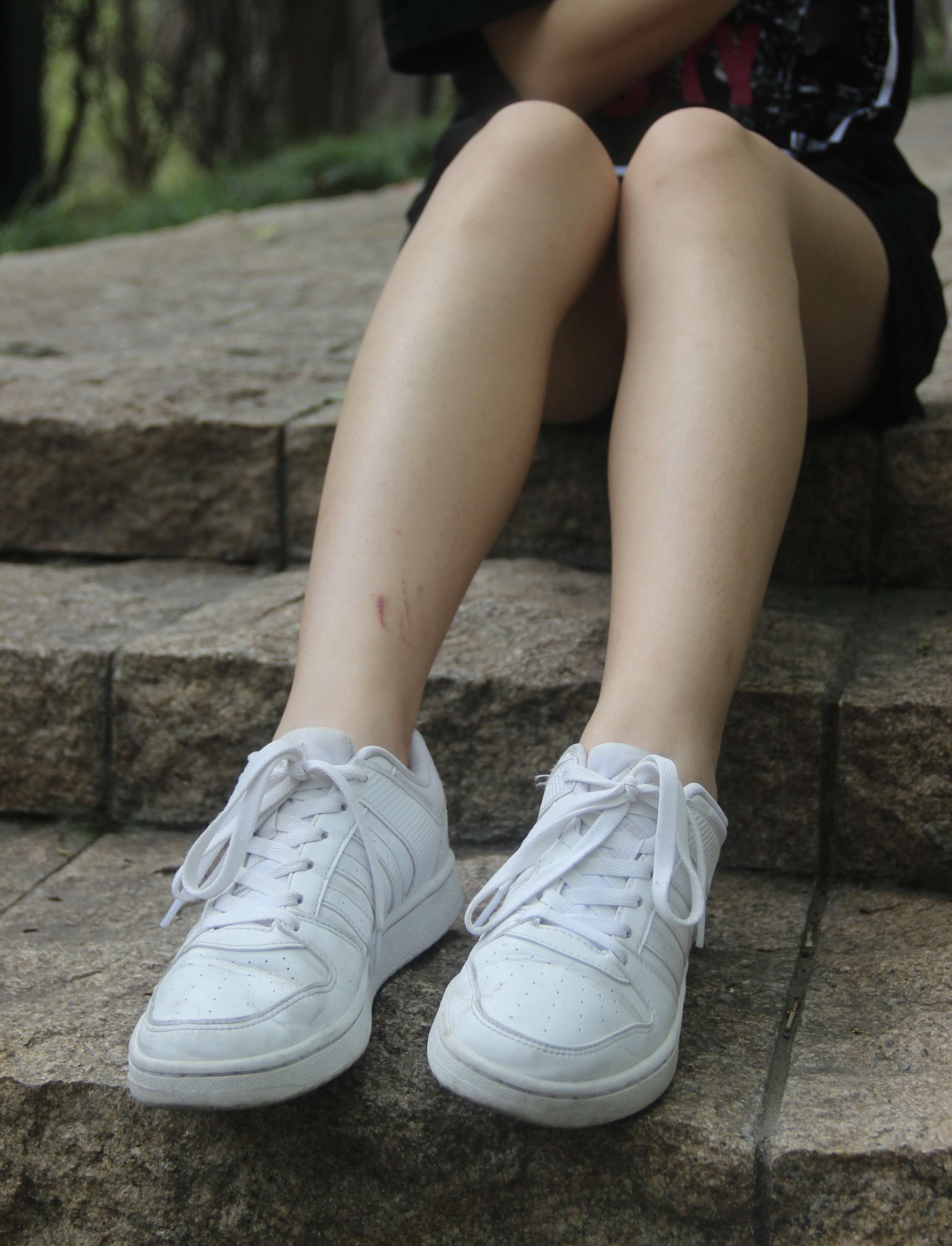 《学妹公园板鞋の白棉袜脚丫》作品图