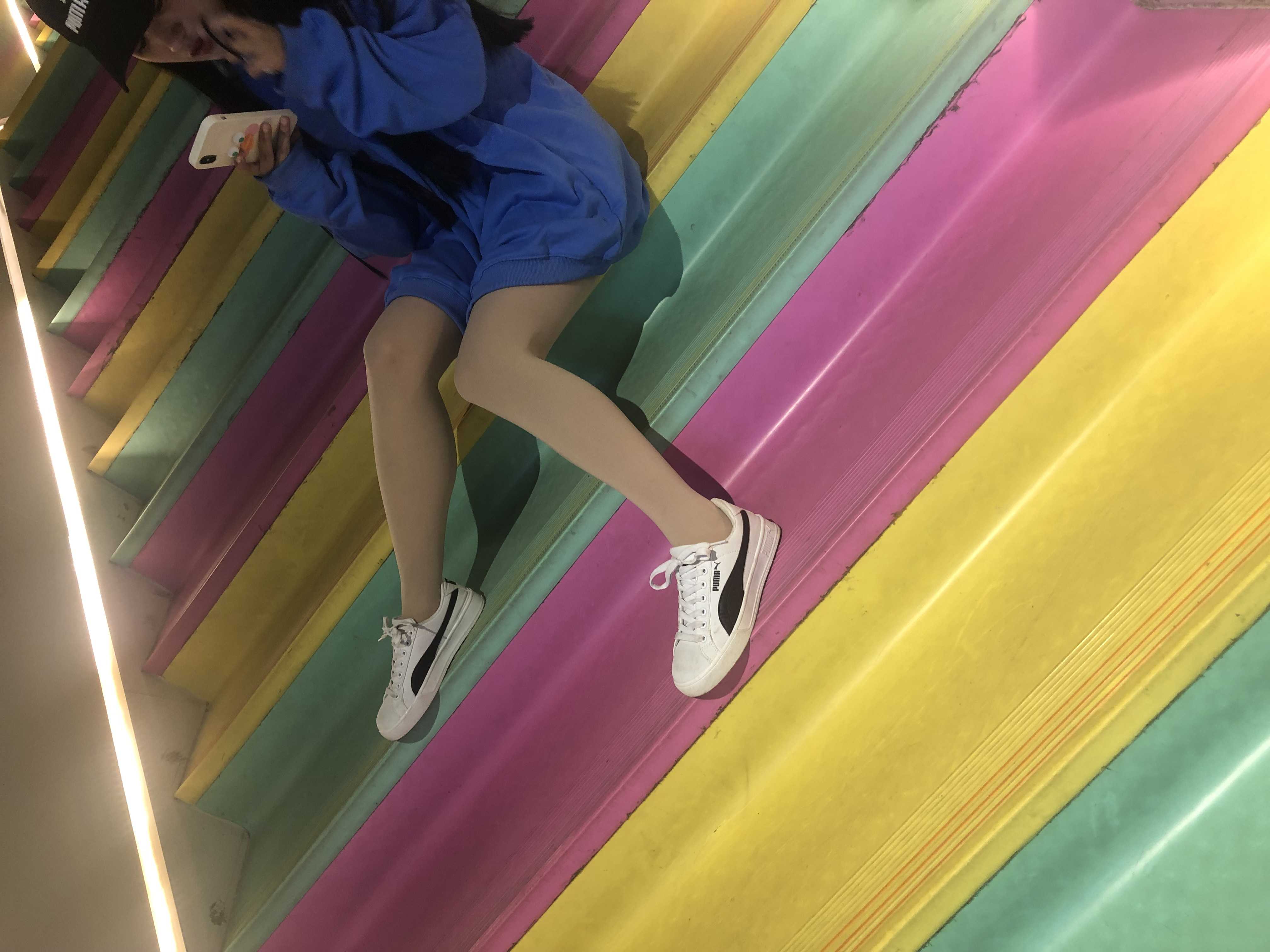 《商场板鞋の丝袜脚丫+视频一部》作品图