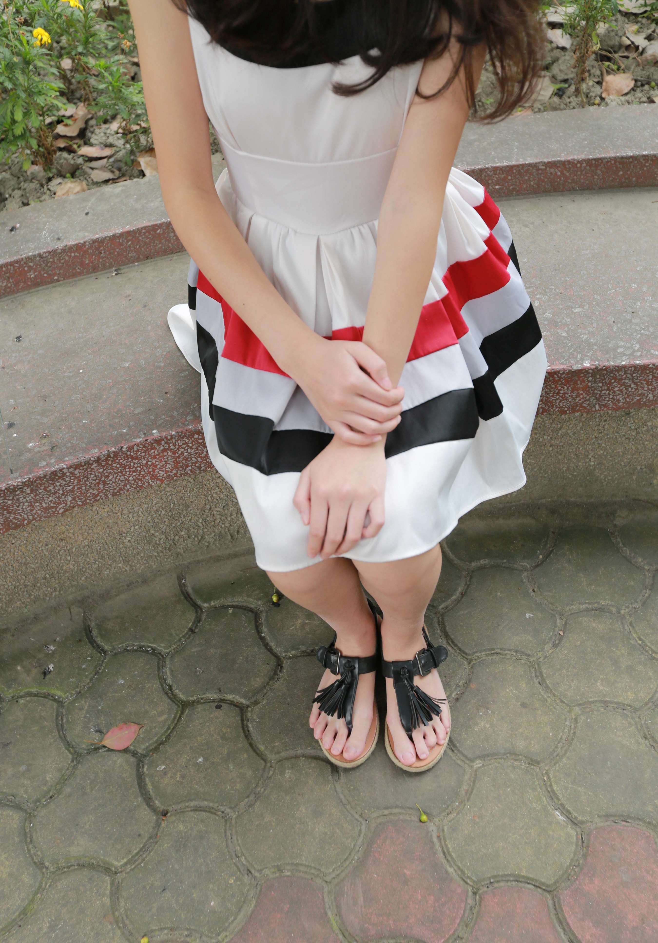 《公园凉拖脚丫》作品图