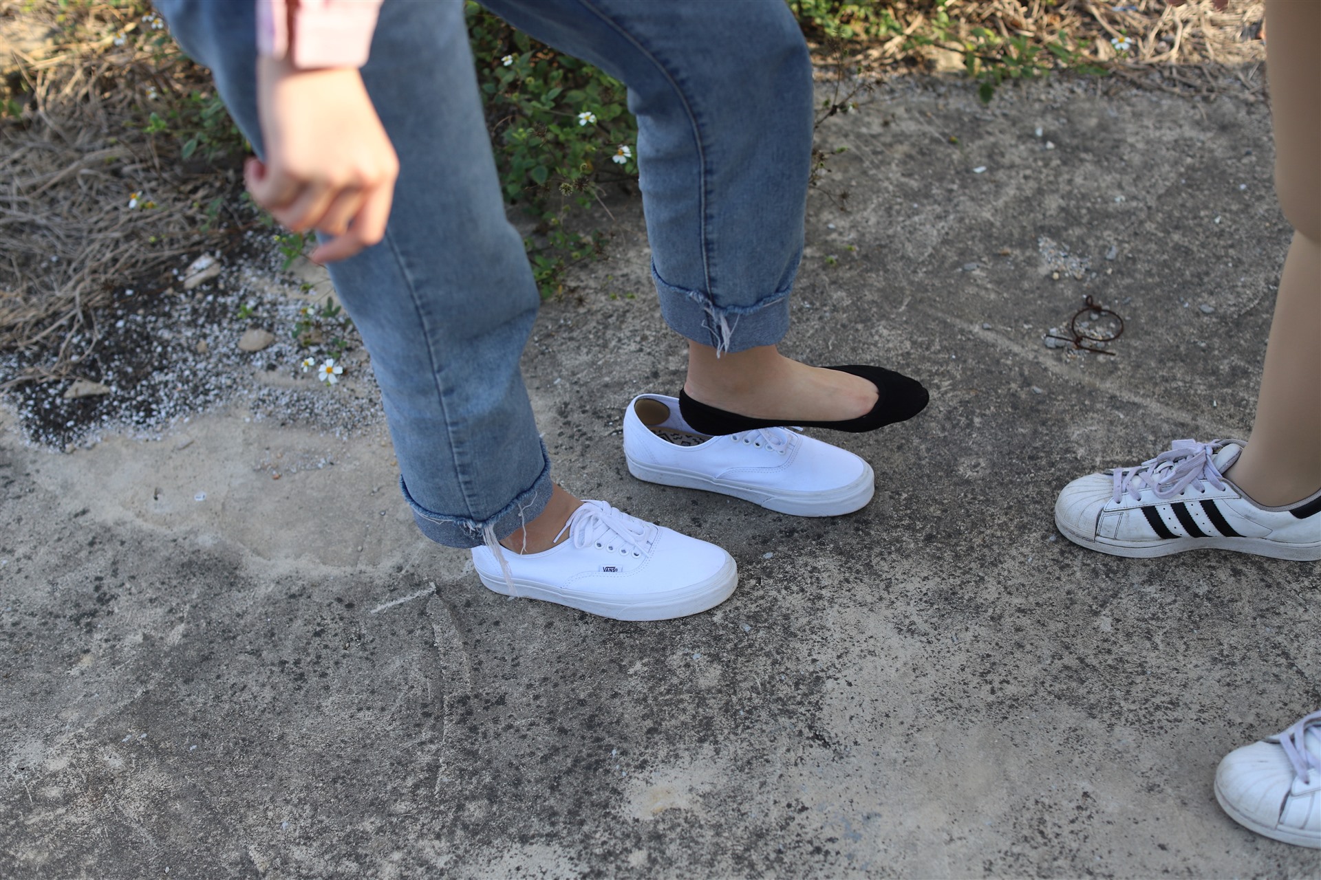 《校园姐妹花船袜脚丫》作品图