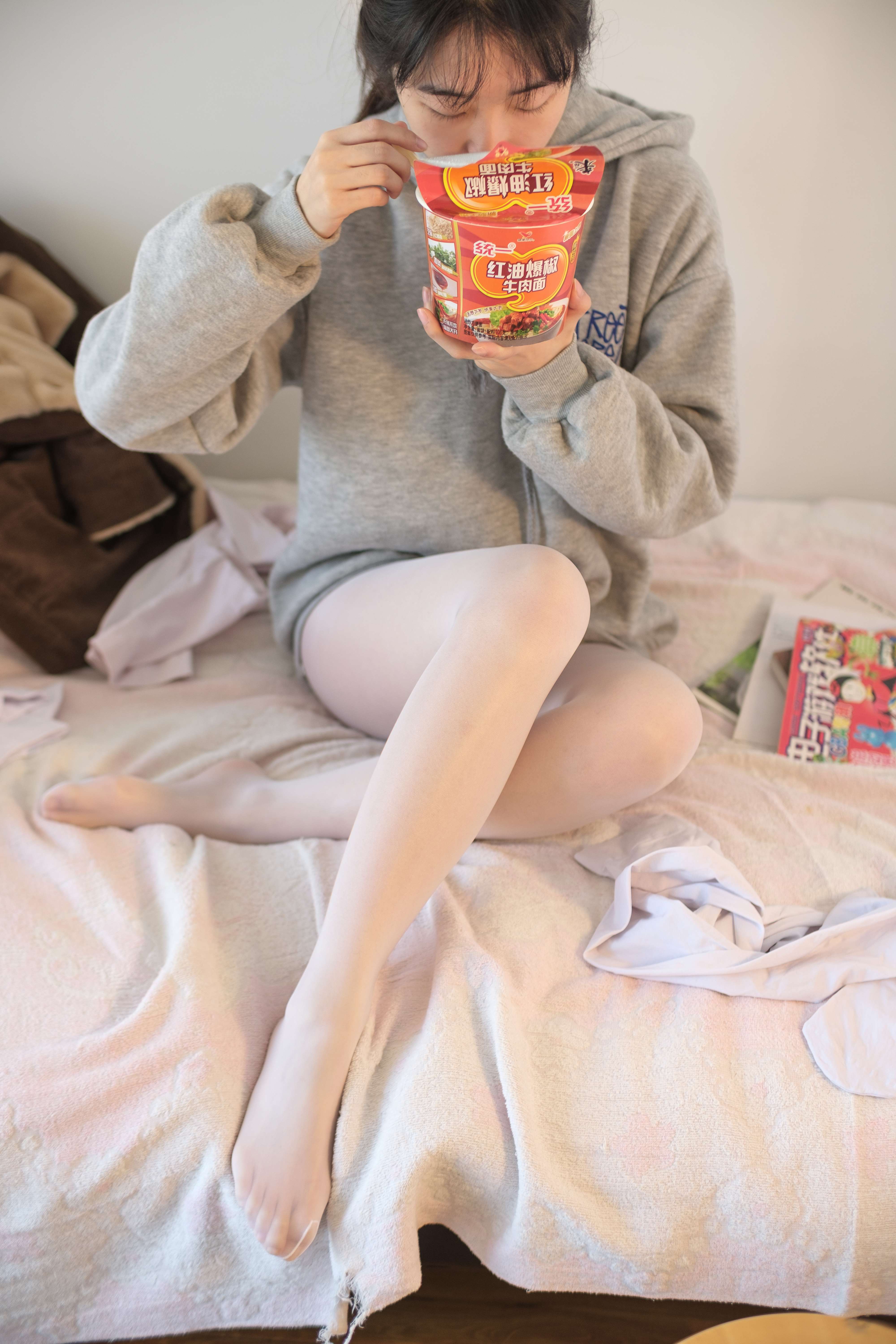 《泡面少女+视频1个》作品图