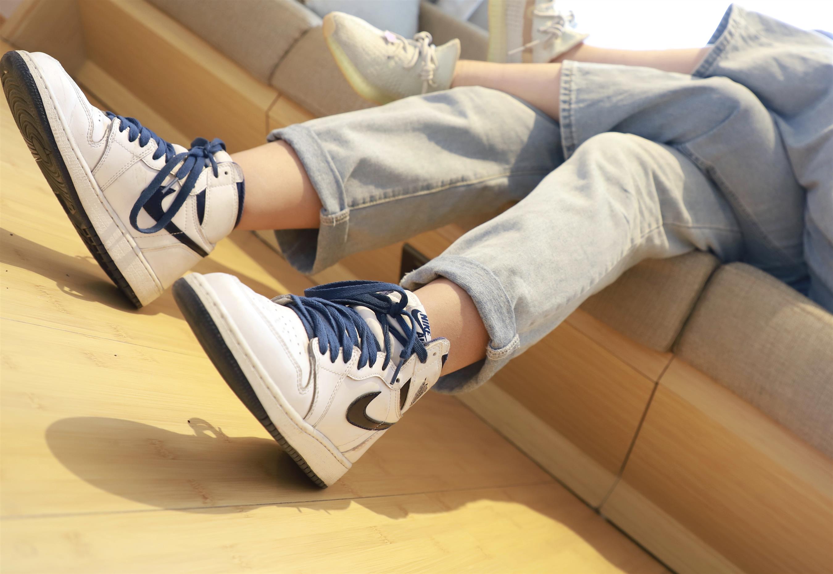 《俩小姐姐互闻jio》作品图