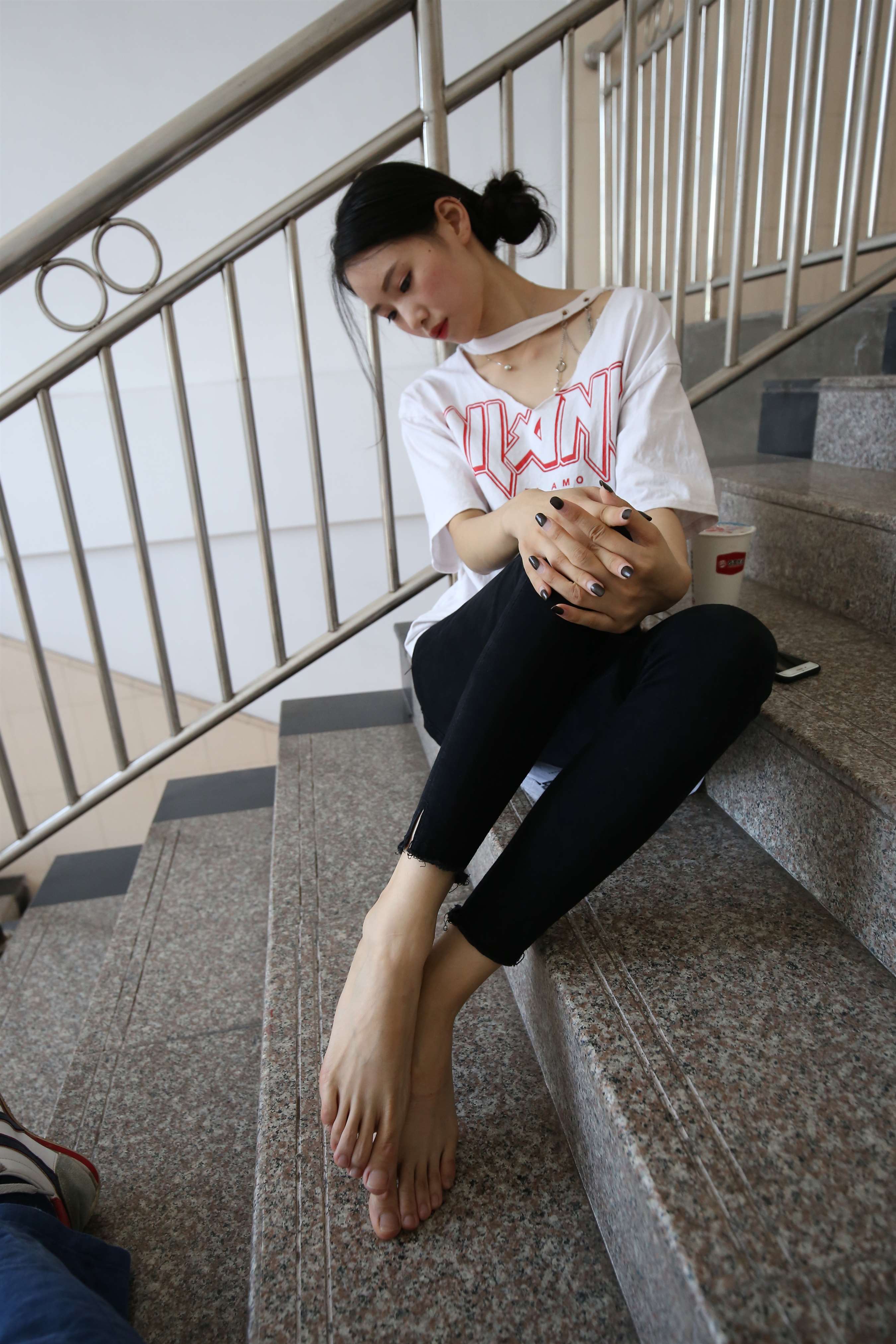 《学姐赤足脚丫》作品图