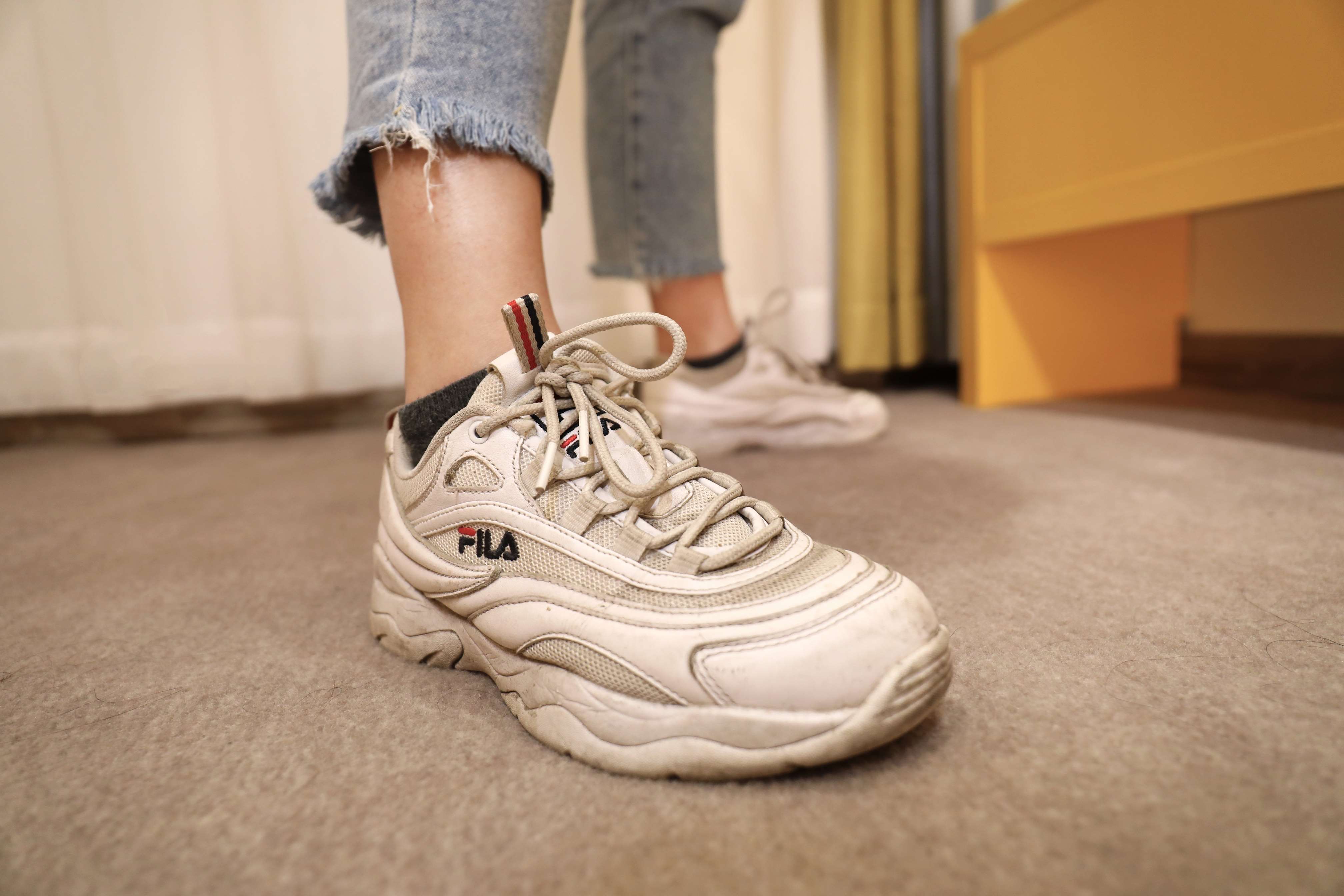 《学妹嫩足玩物》作品图