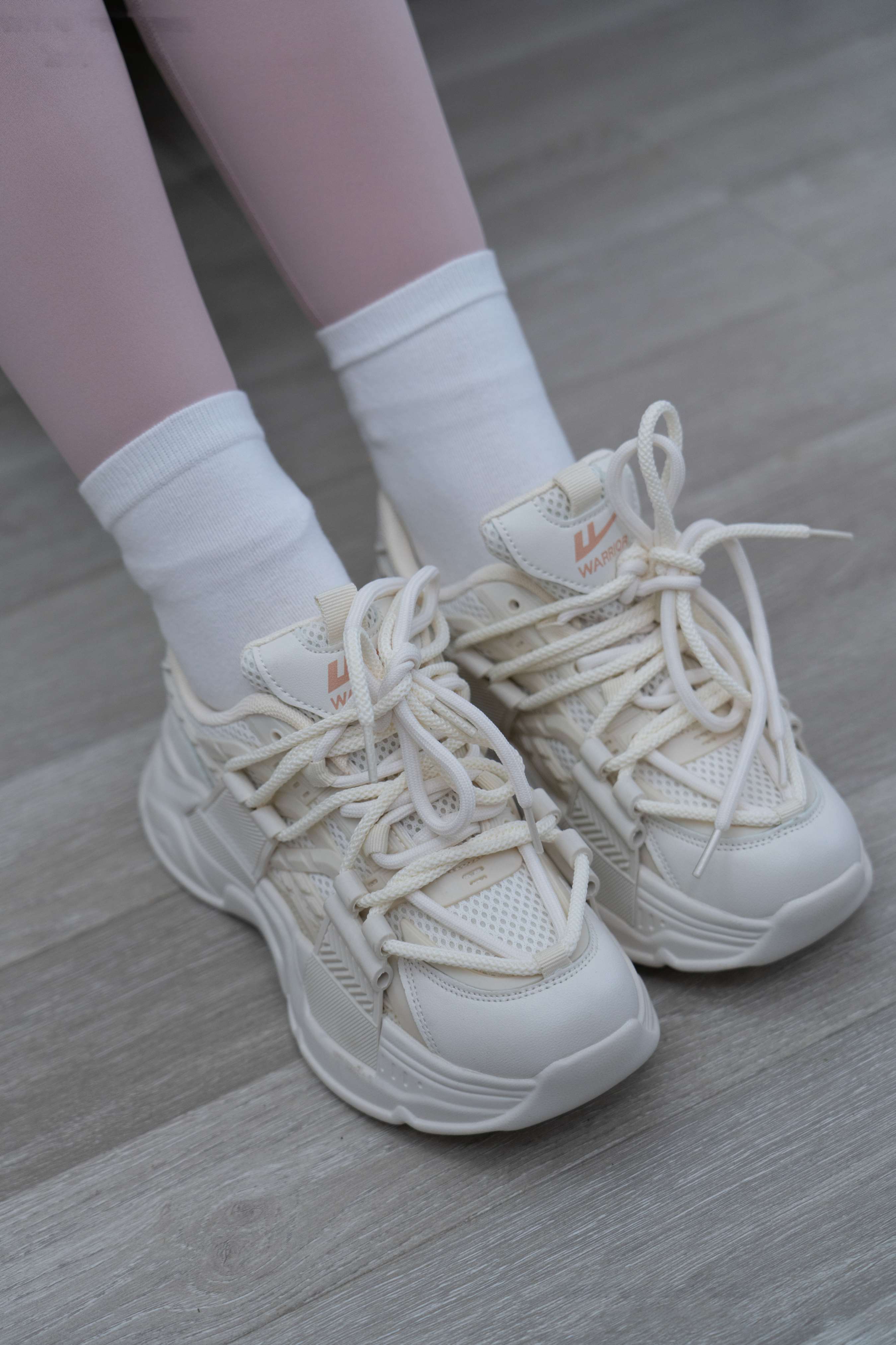 《璇璇-瑜伽裤、运动鞋、白棉袜、裸足》作品图