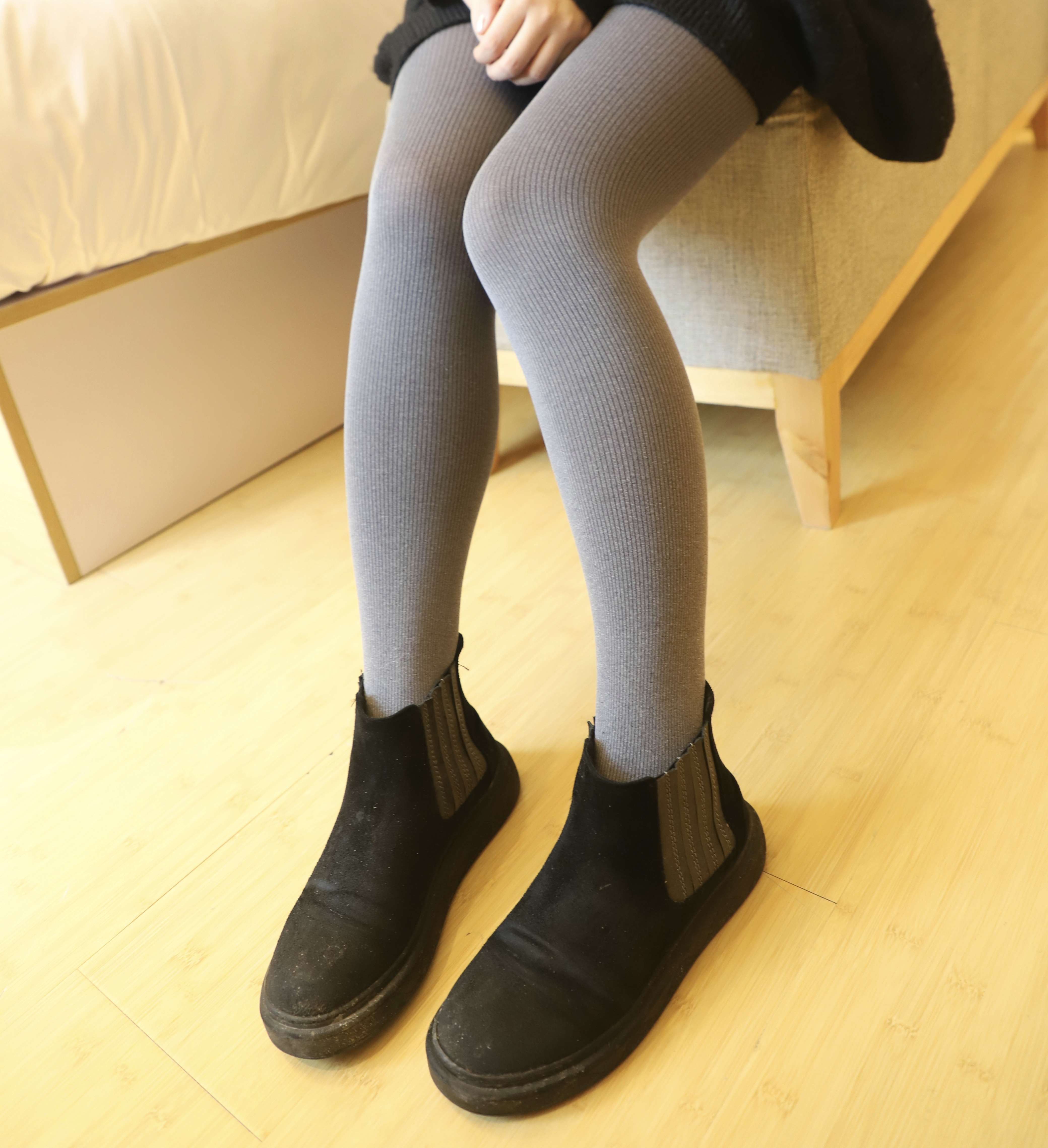 《短靴の灰丝脚丫》作品图