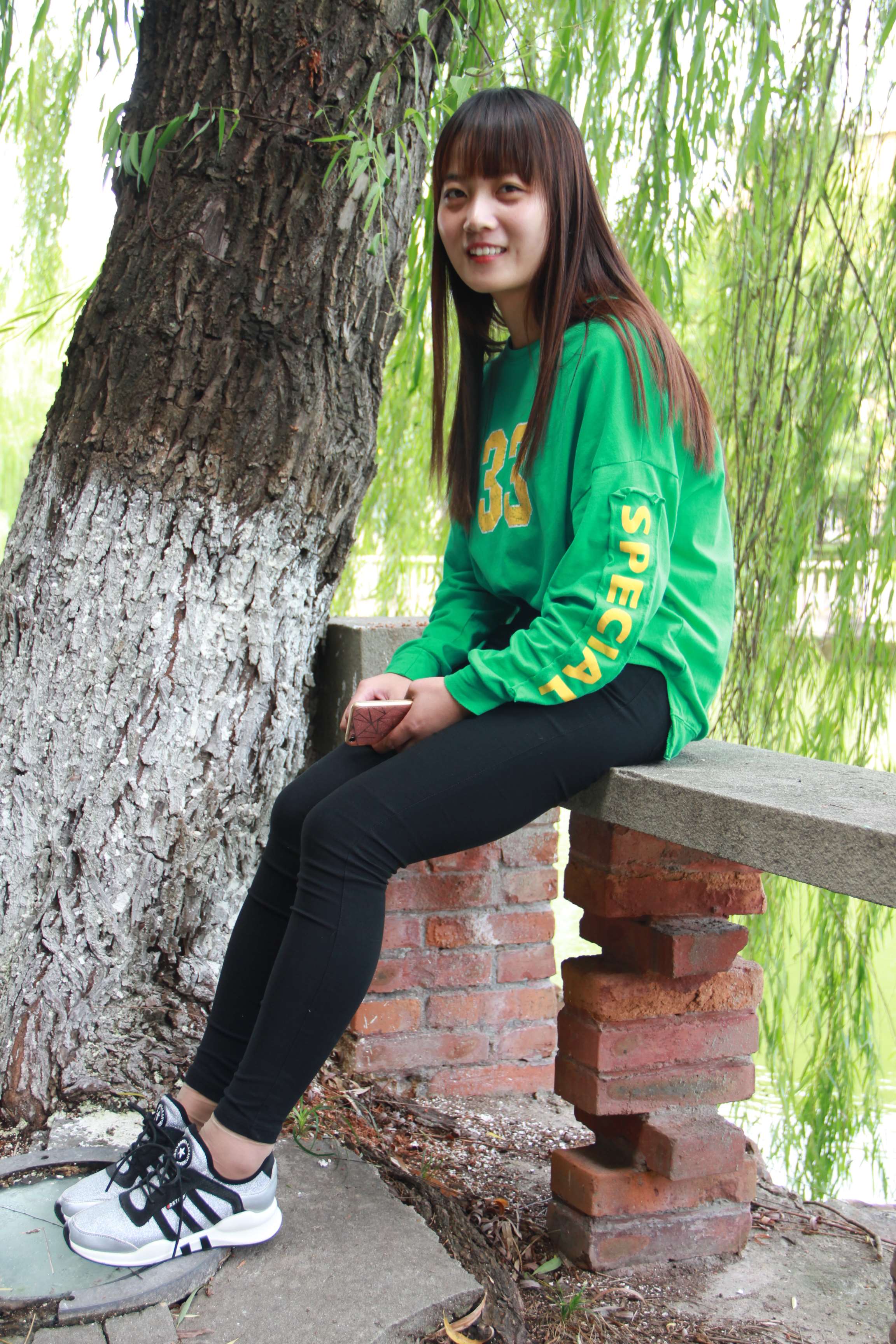 《艺术系の梅梅师妹的短肉丝》作品图