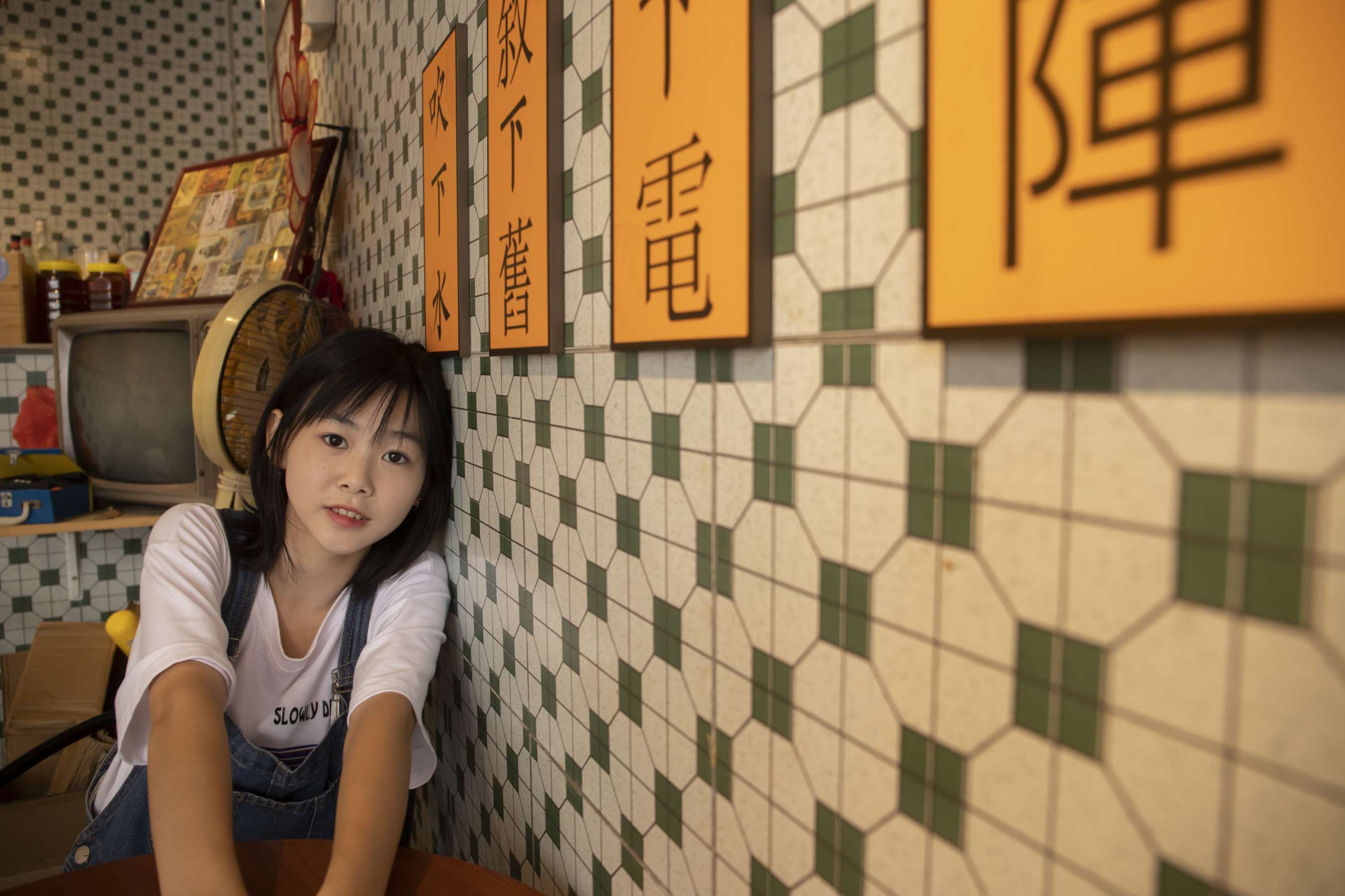 《小仙女静儿小镇游玩【套图+4K视频】》作品图