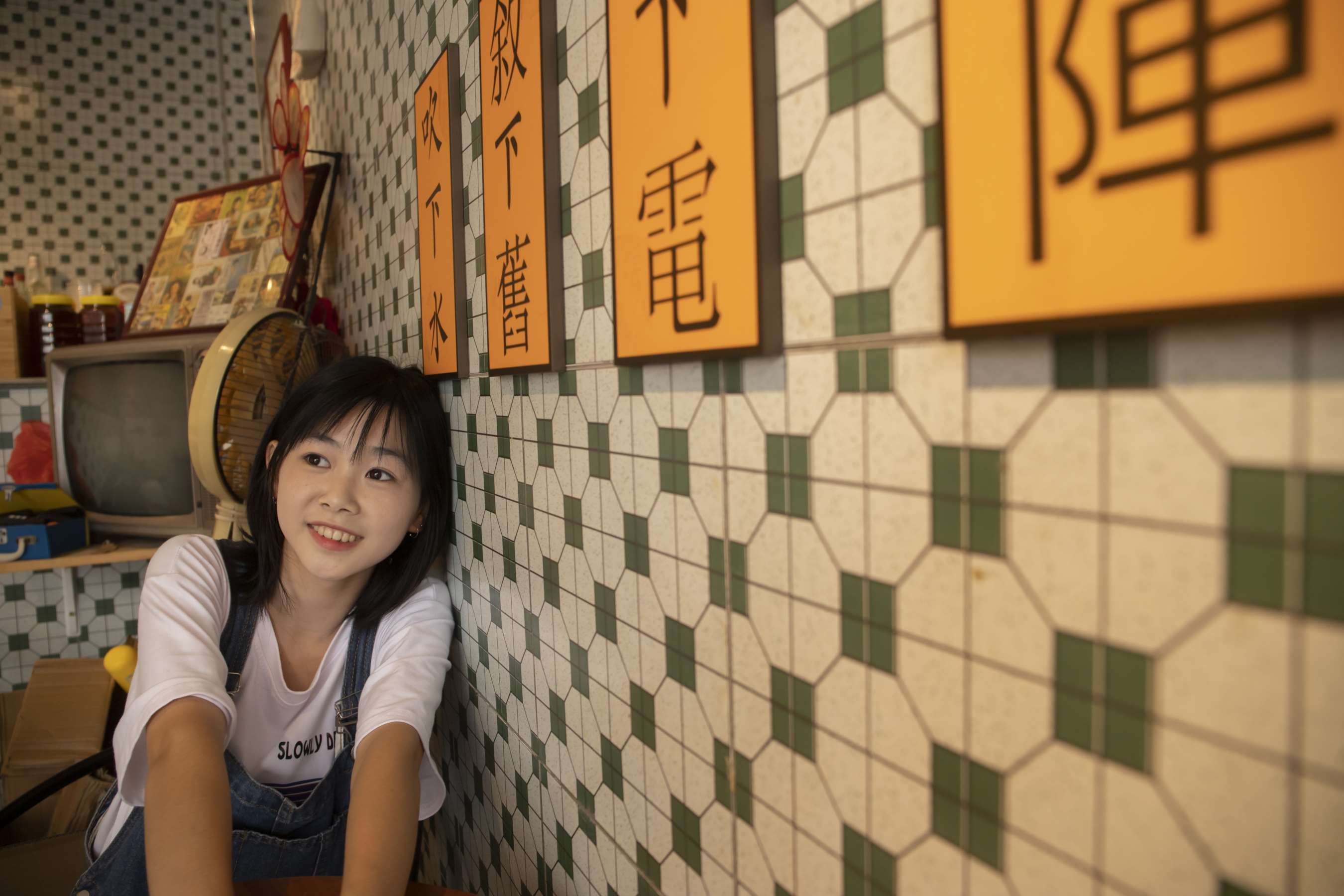 《小仙女静儿小镇游玩【套图+4K视频】》作品图