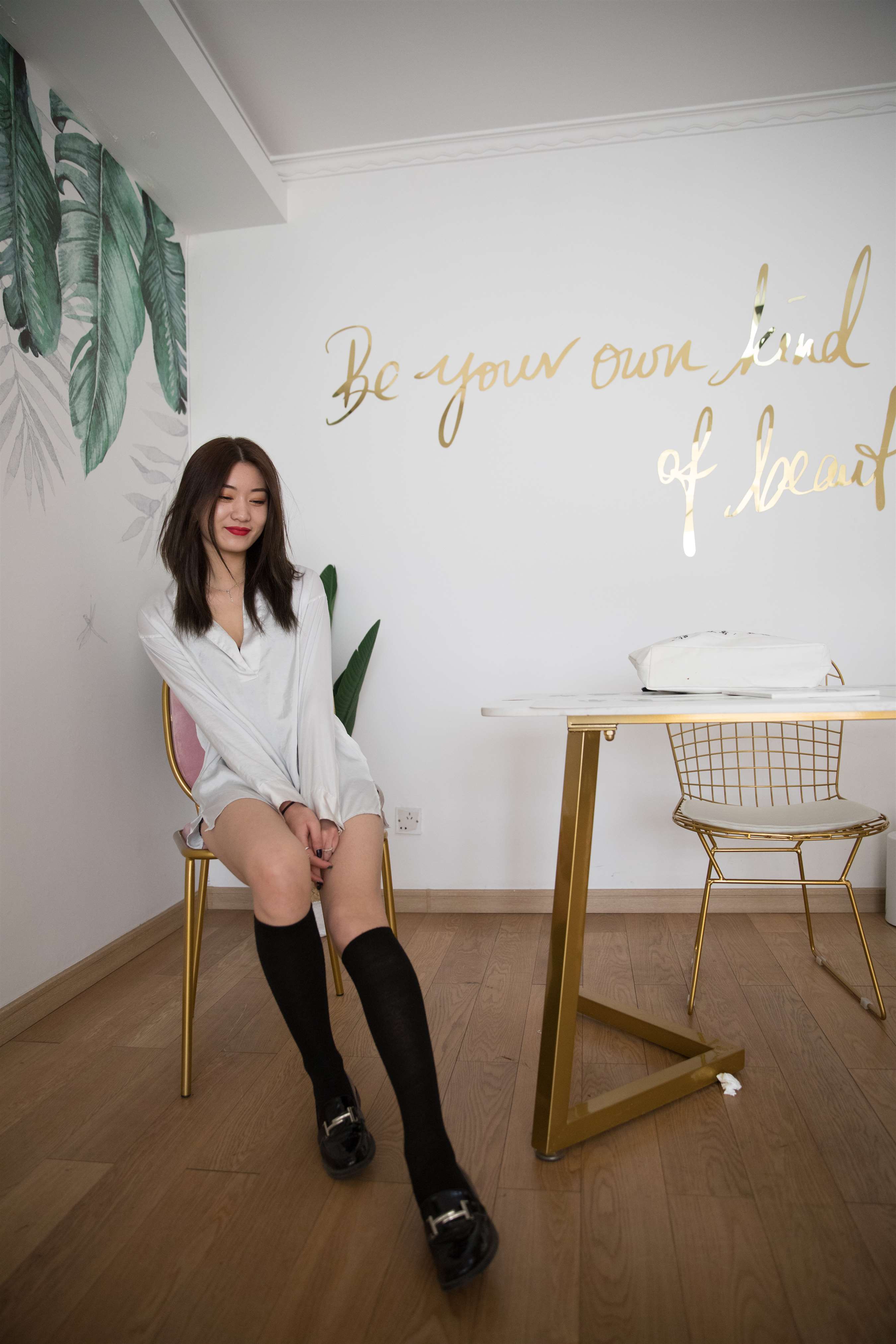 《皮鞋の黑长袜脚丫+视频1个网盘下载》作品图