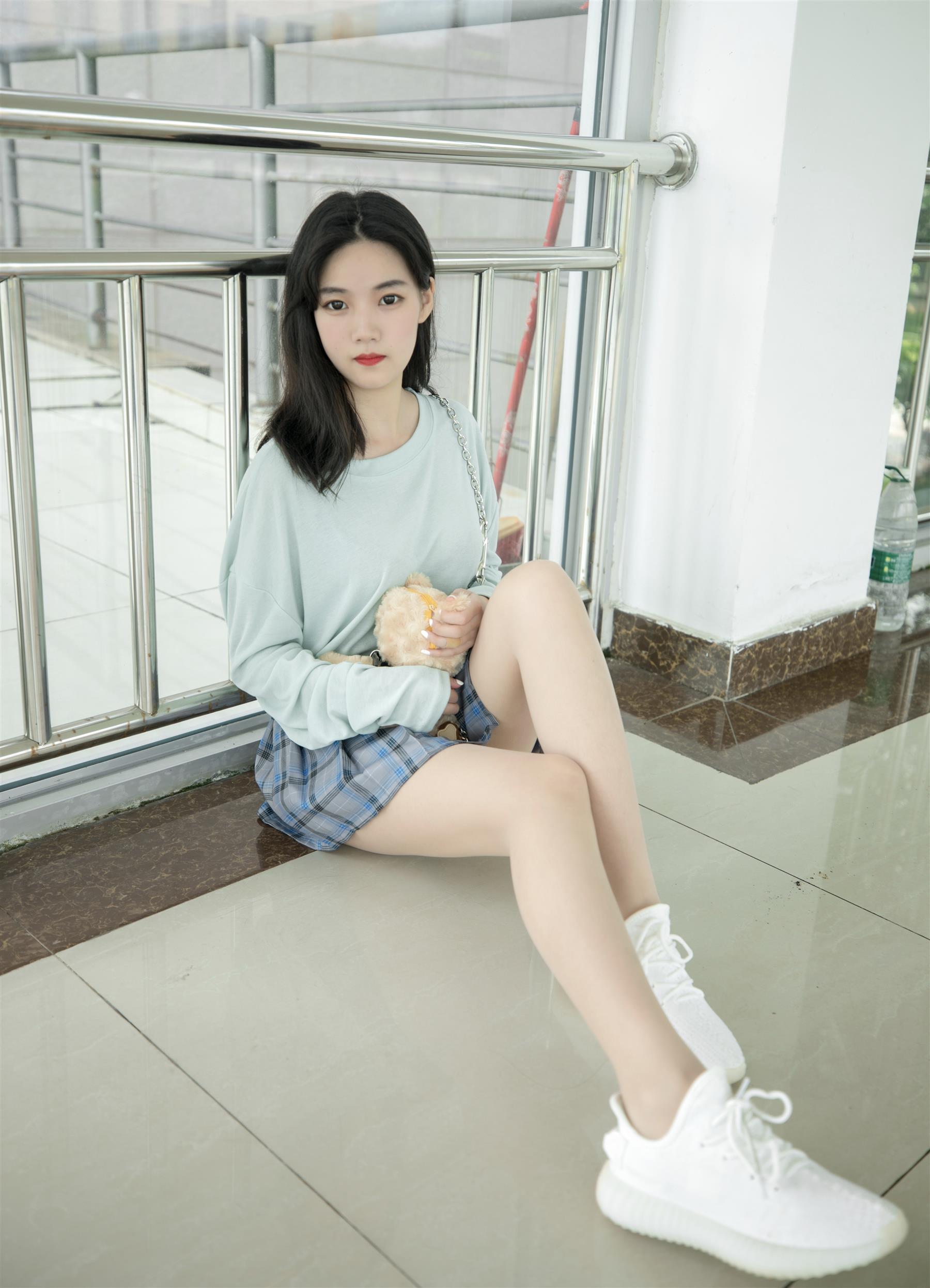 《运动鞋の肉丝脚丫》作品图