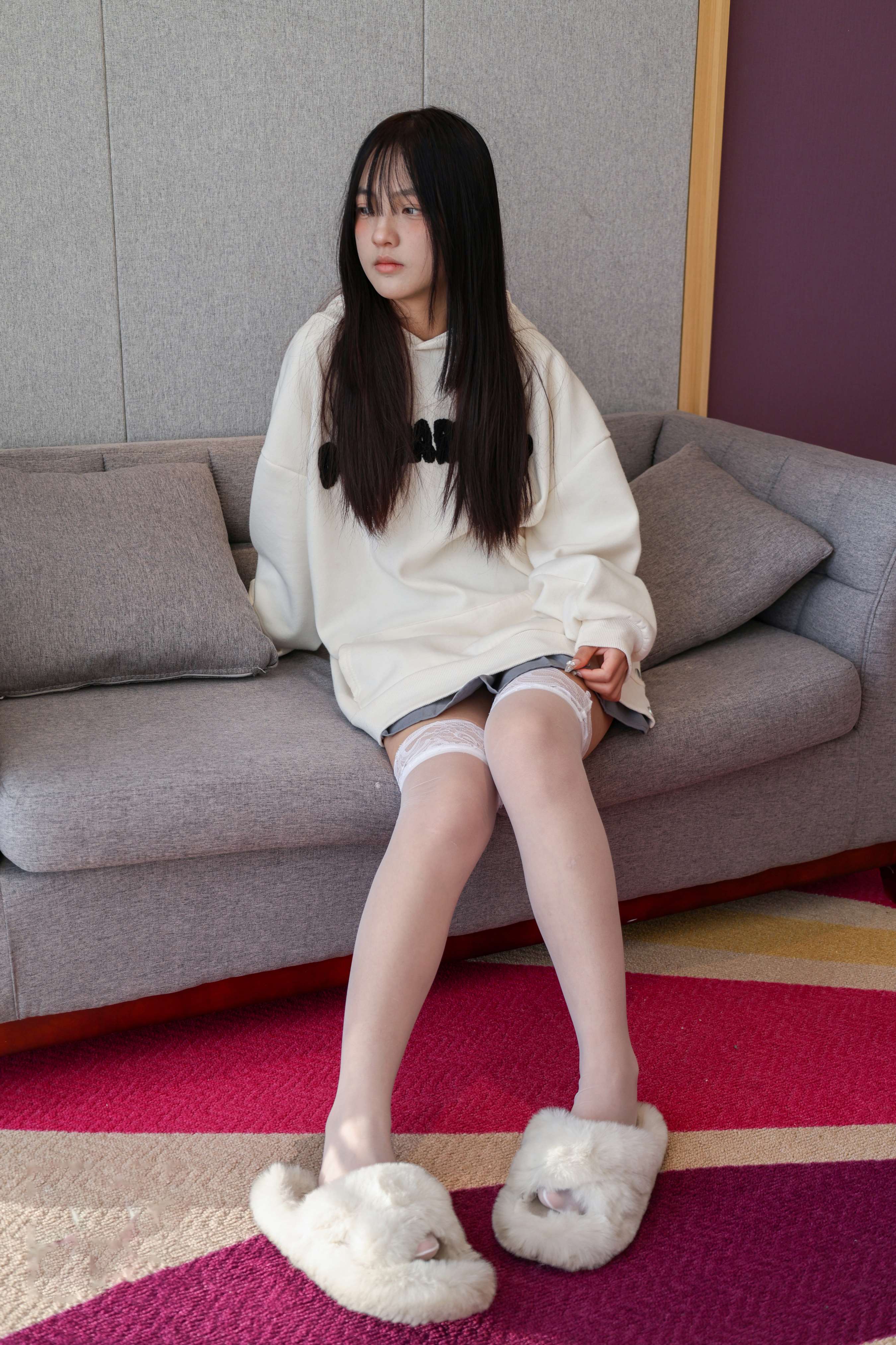 《少女毛毛拖の白丝足》作品图