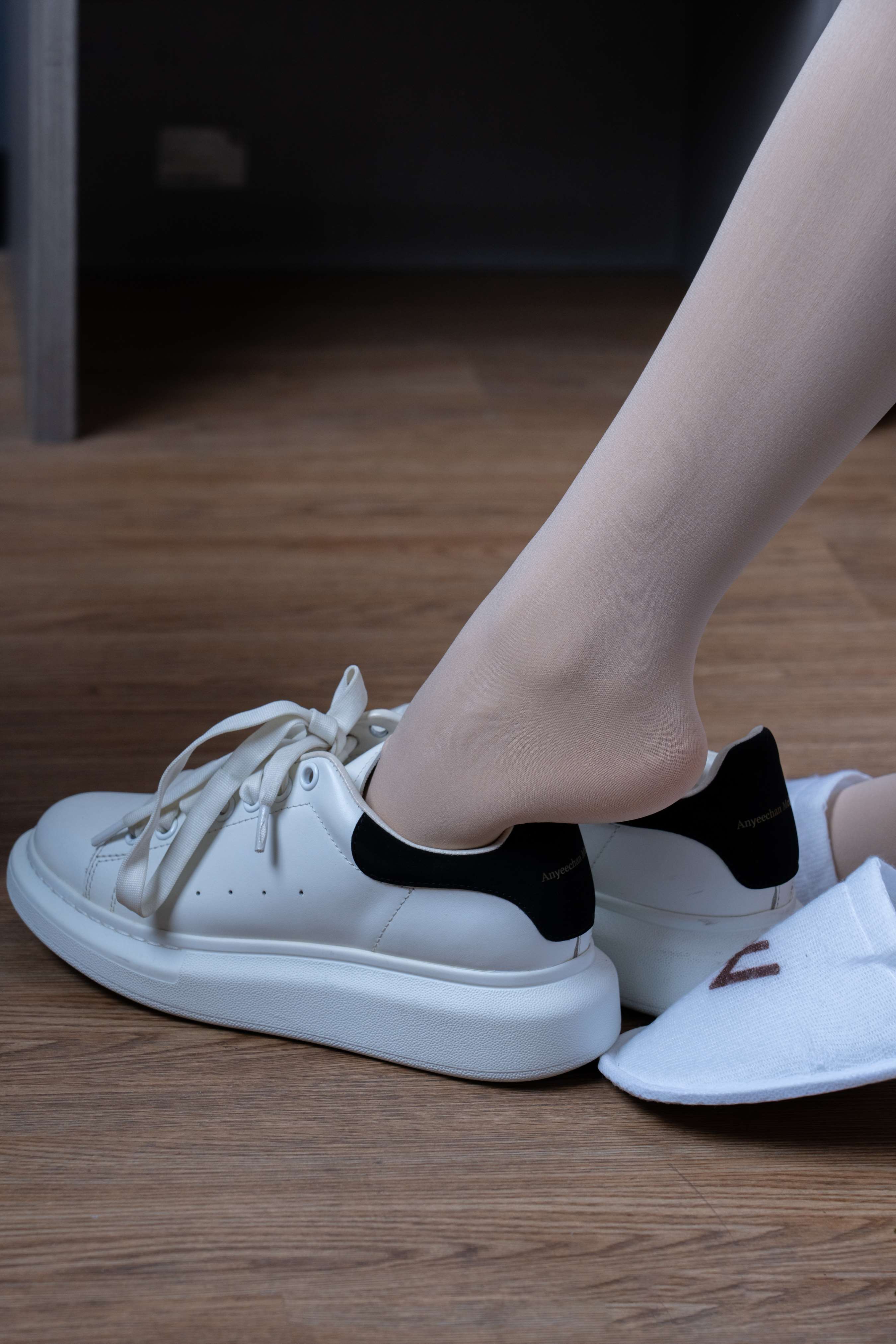 《璇璇-OL制服、板鞋、高跟鞋、厚肉丝》作品图