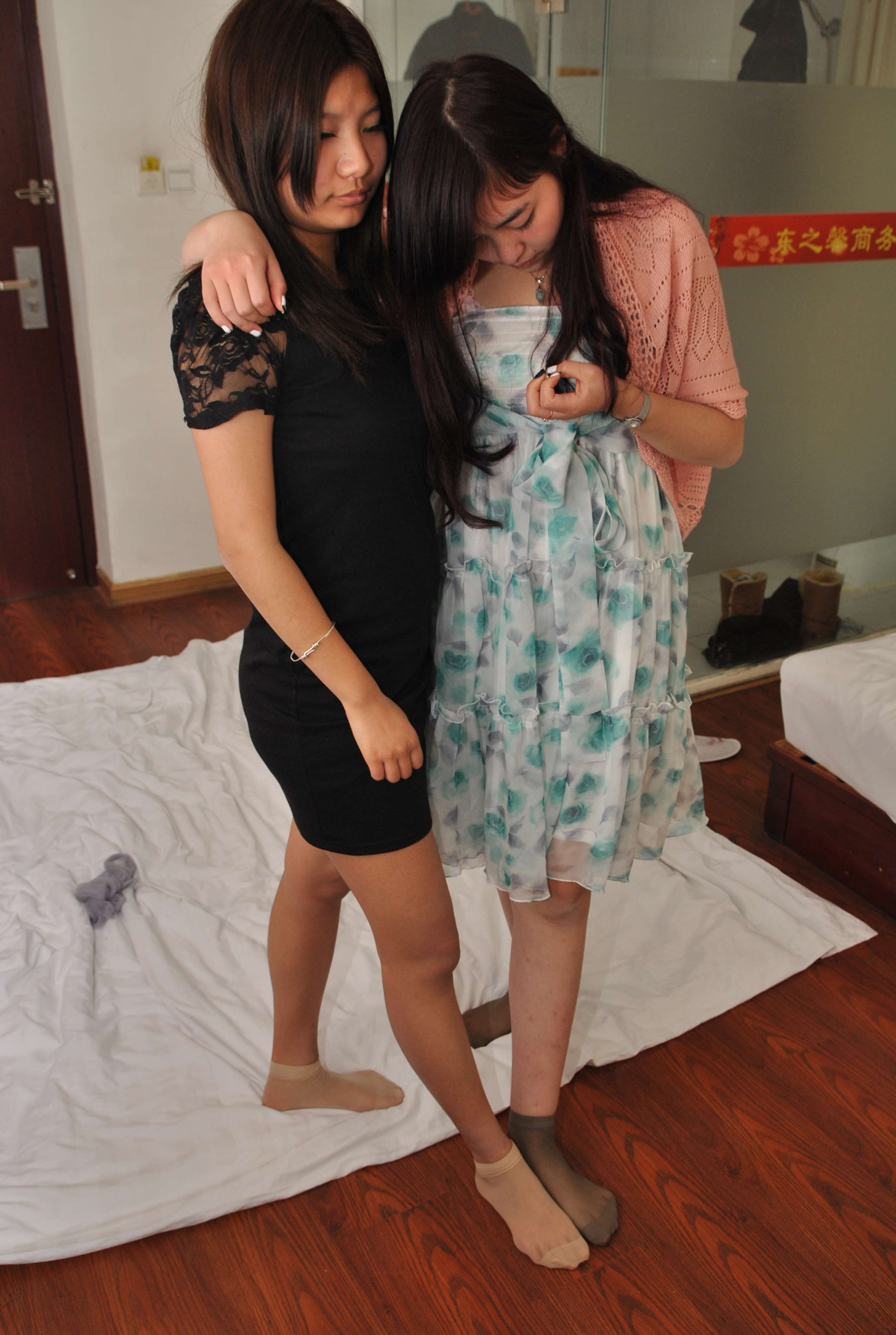 《严严-莉莉-为美而战》作品图