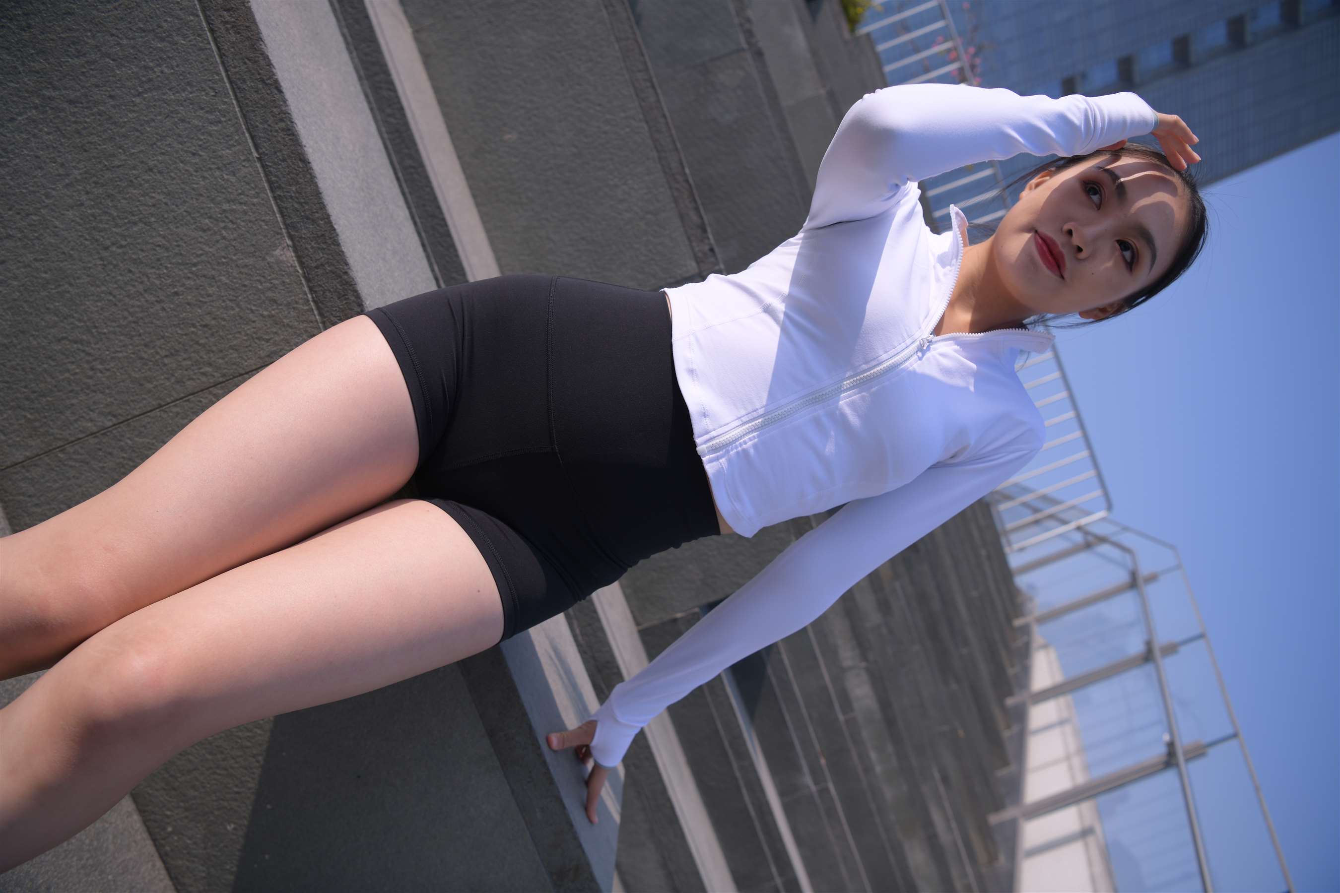 《运动鞋の短瑜伽裤》作品图