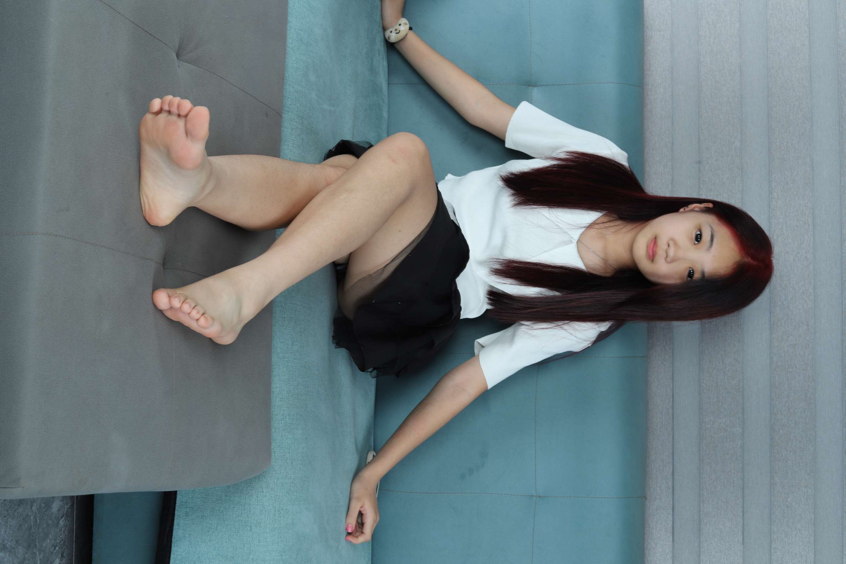 《青春女神仪仪的食物美脚》作品图