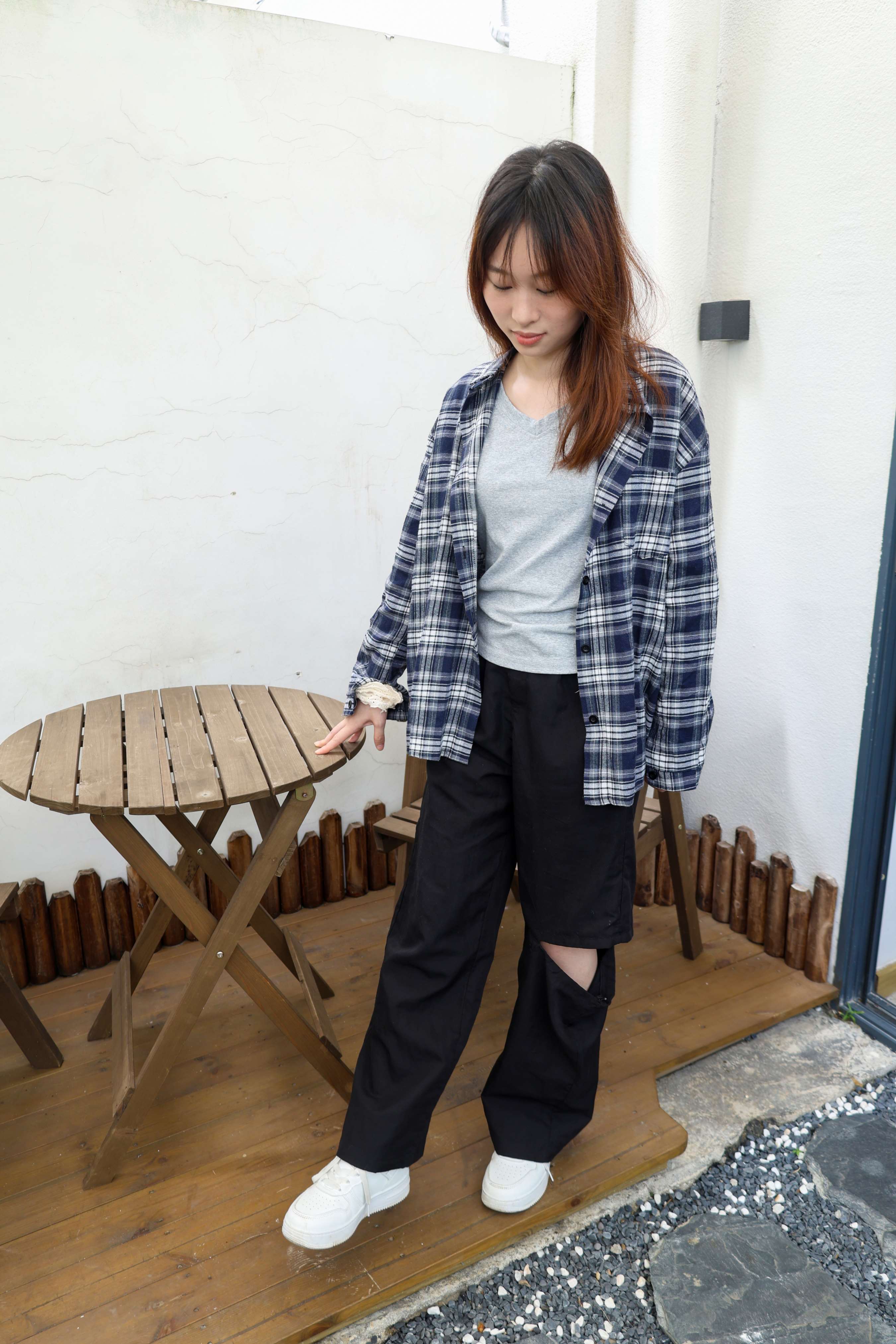 《温池边展嫩足》作品图