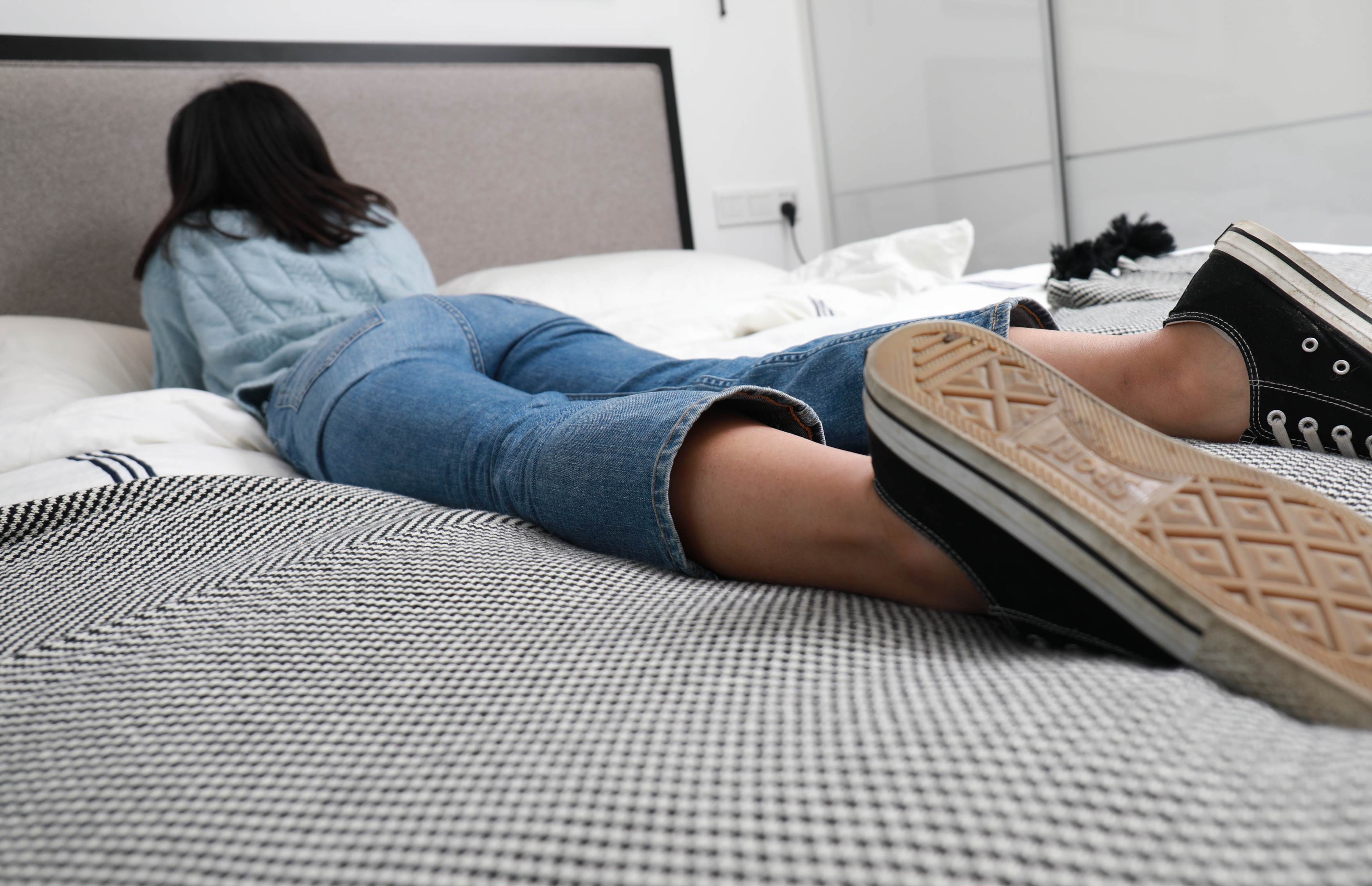 《帆布鞋船袜の嫩足玩物》作品图