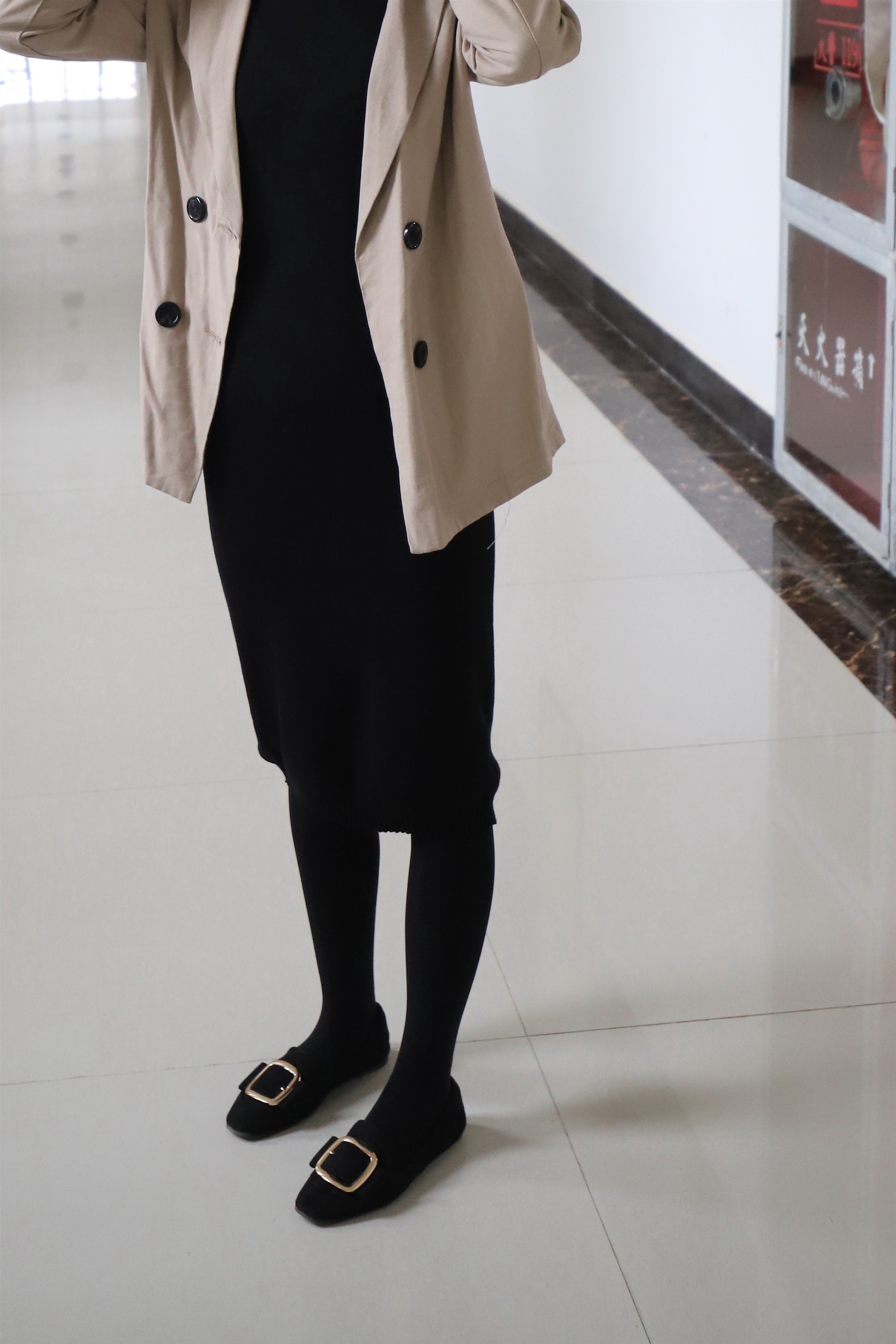 《大三学姐厚丝袜脚丫》作品图