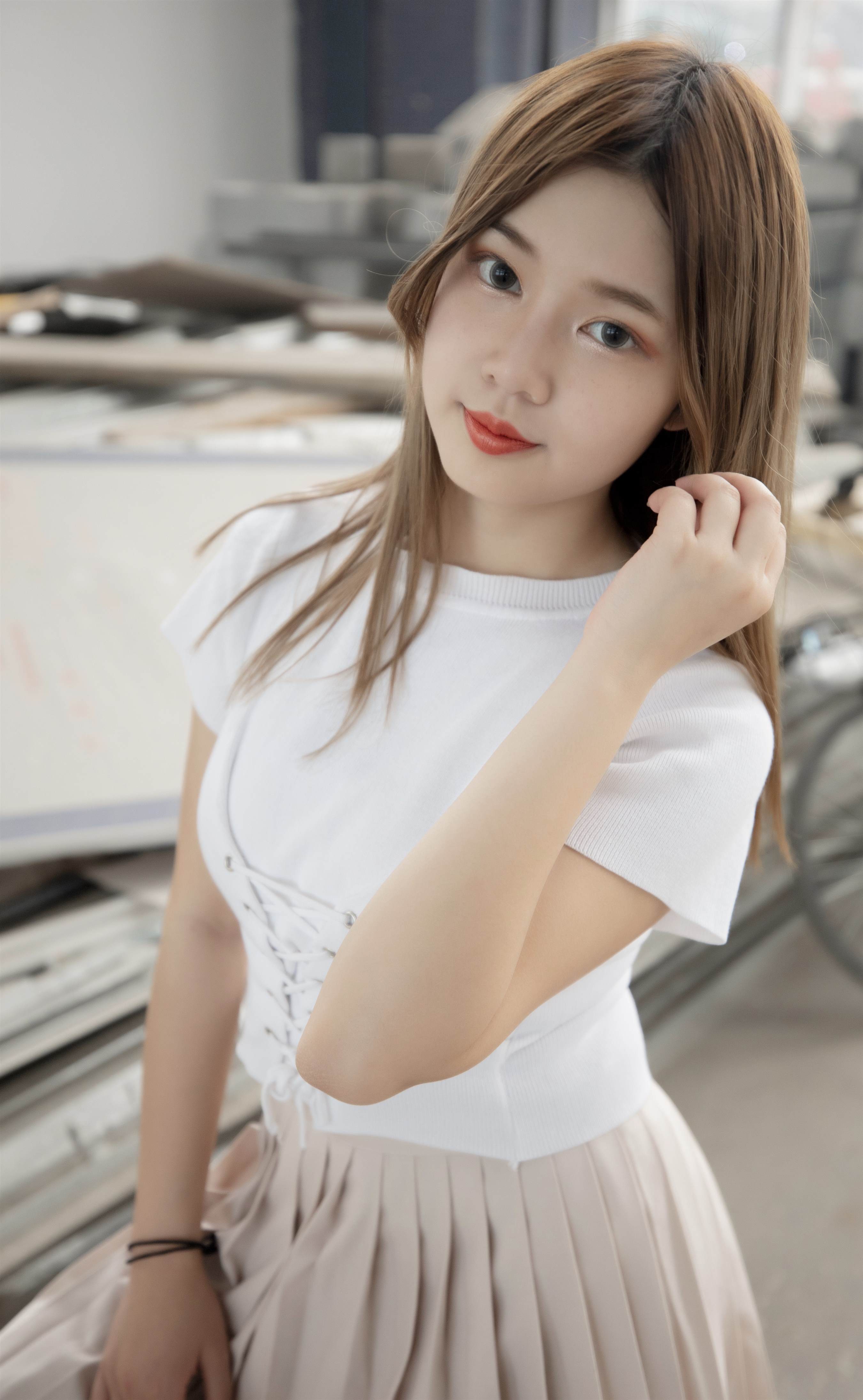 《毛坯房里的丝袜脚丫》作品图