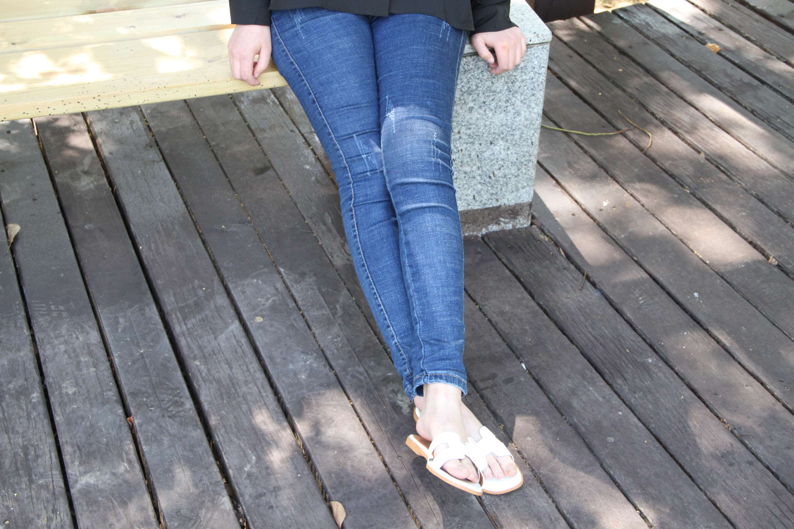 《校园少女穿拖鞋也很舒服的》作品图