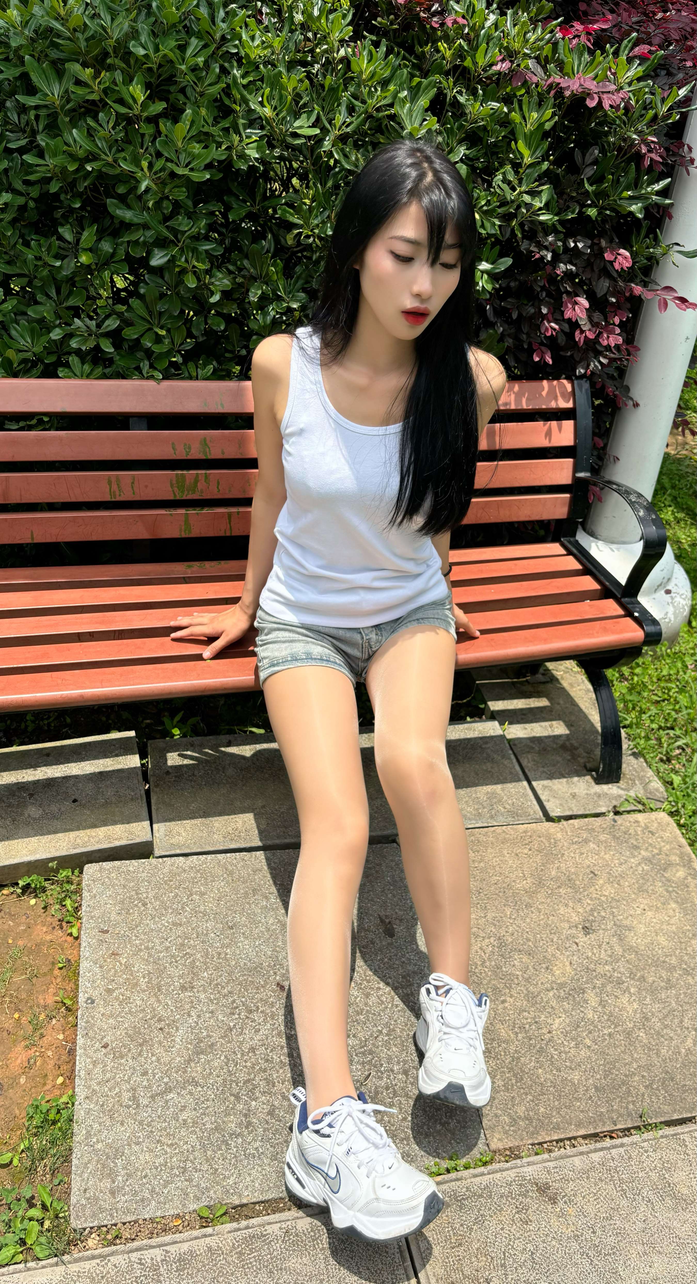 《少女热裤の肉丝足》作品图