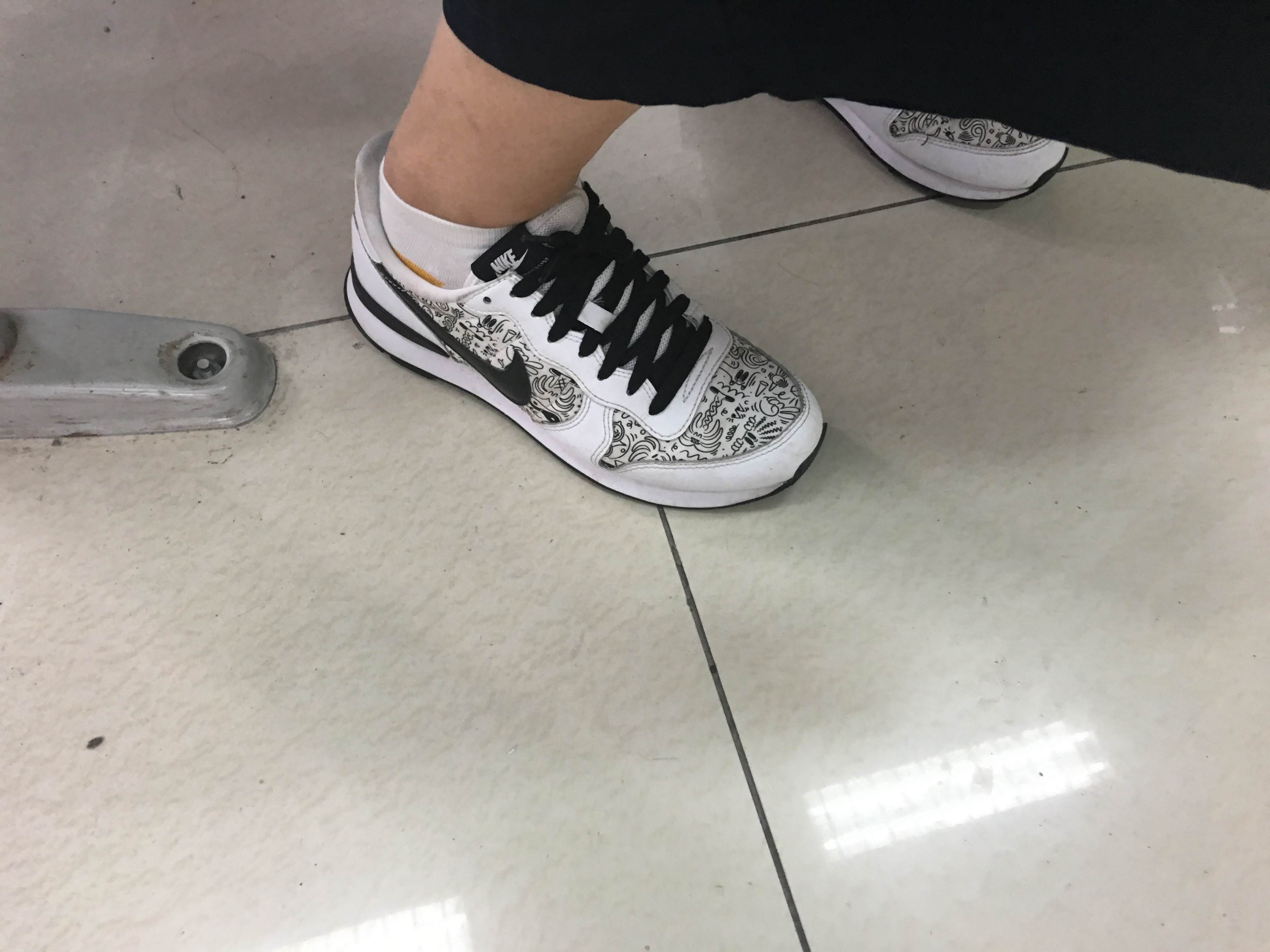 《眼镜学妹的棉袜脚丫》作品图